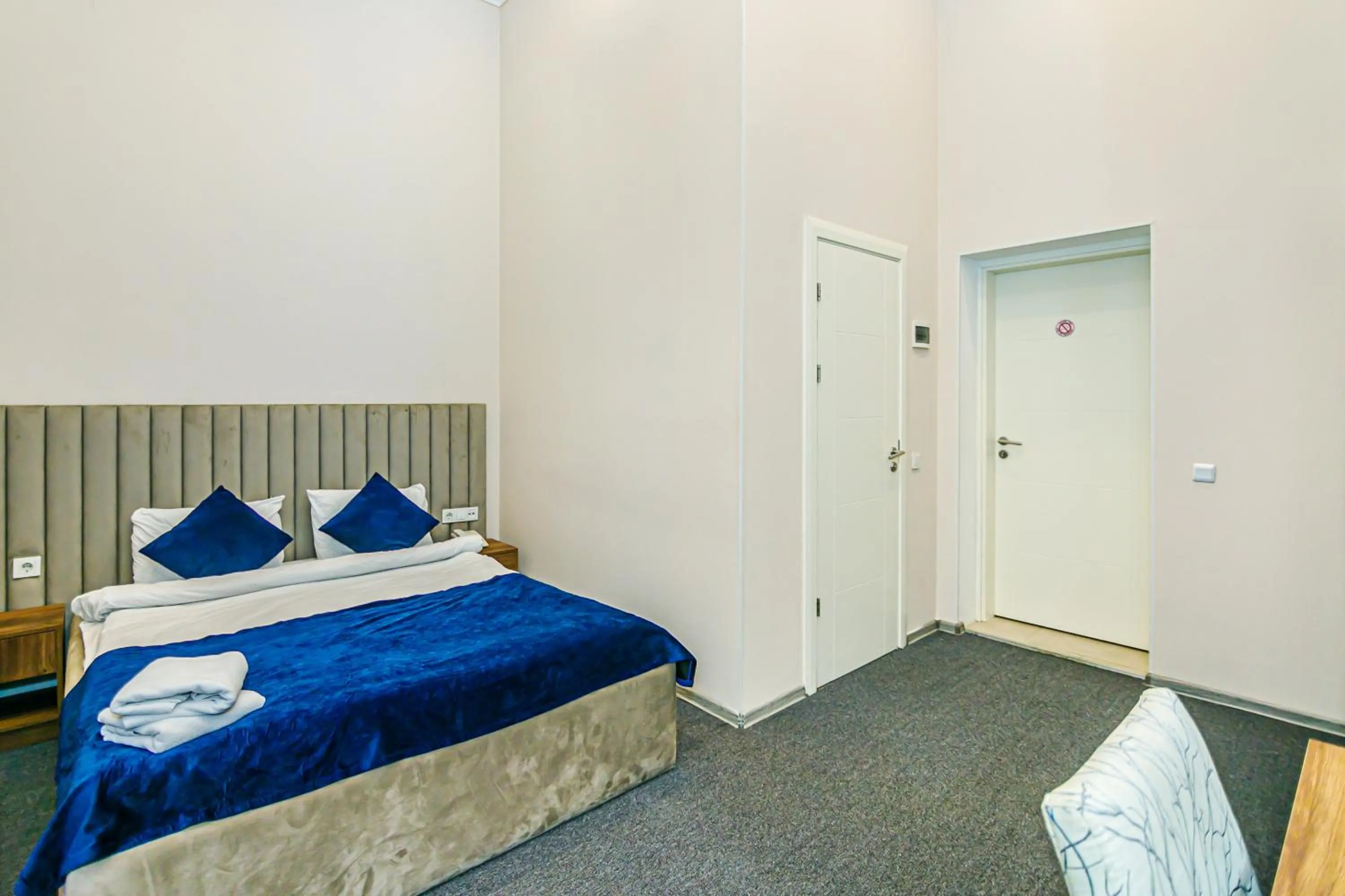 Photo of the whole room in GREEN PARK iNN