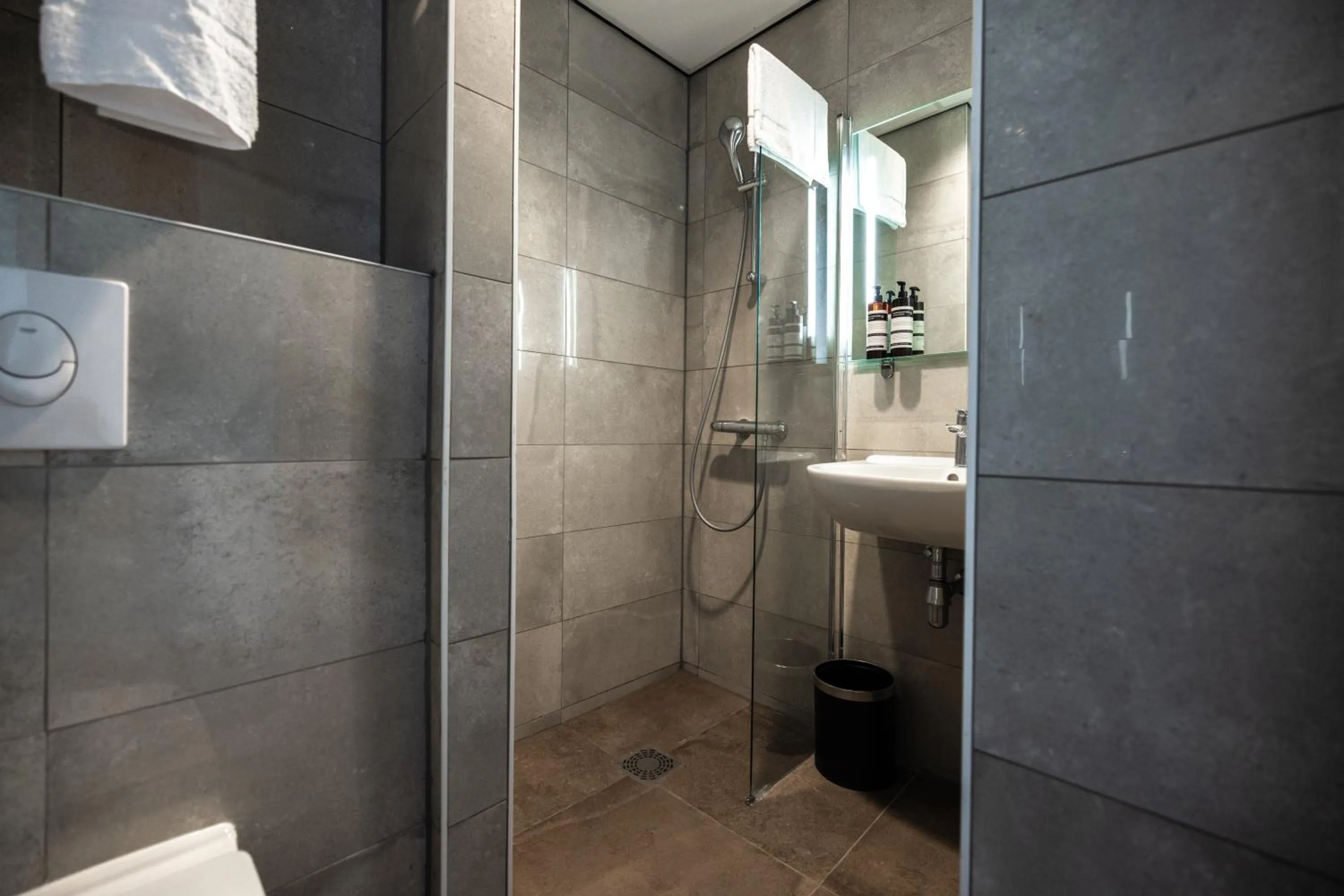 Shower in HOTELUX Amsterdam Airport Hotel