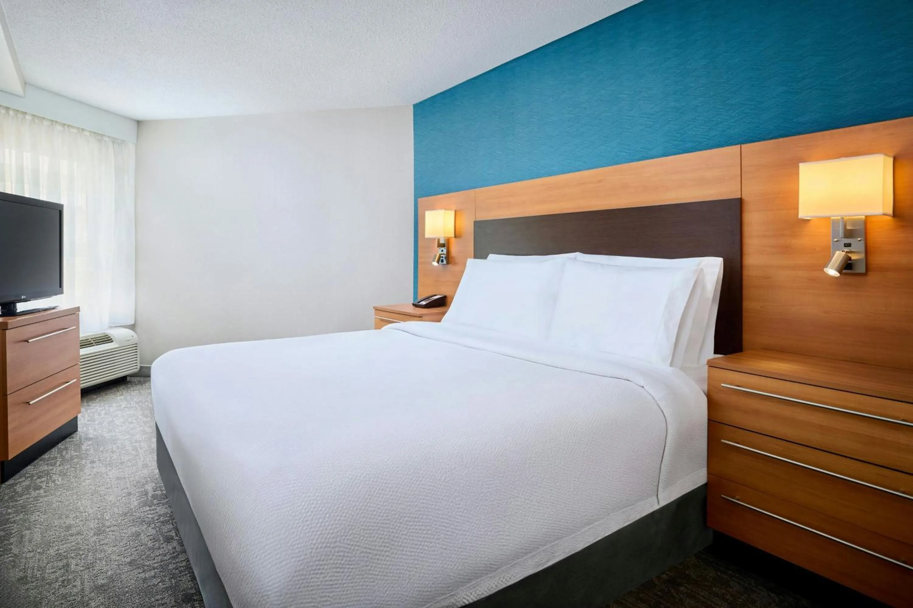 Bedroom, Bed in TownePlace Suites by Marriott Mississauga-Airport Corporate Centre