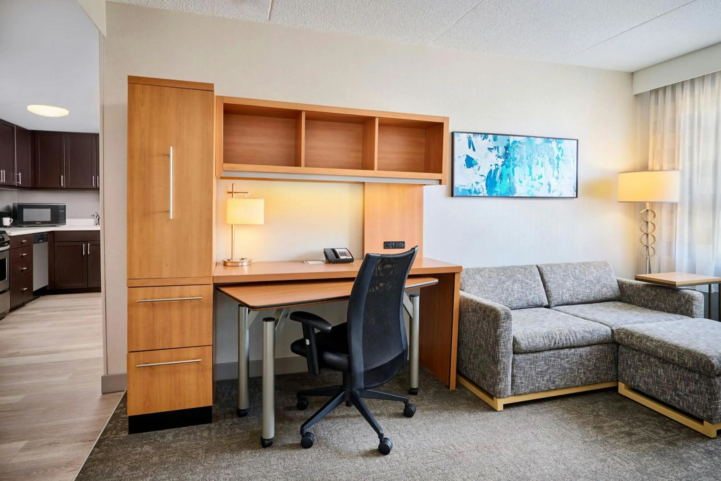 Living room in TownePlace Suites by Marriott Mississauga-Airport Corporate Centre