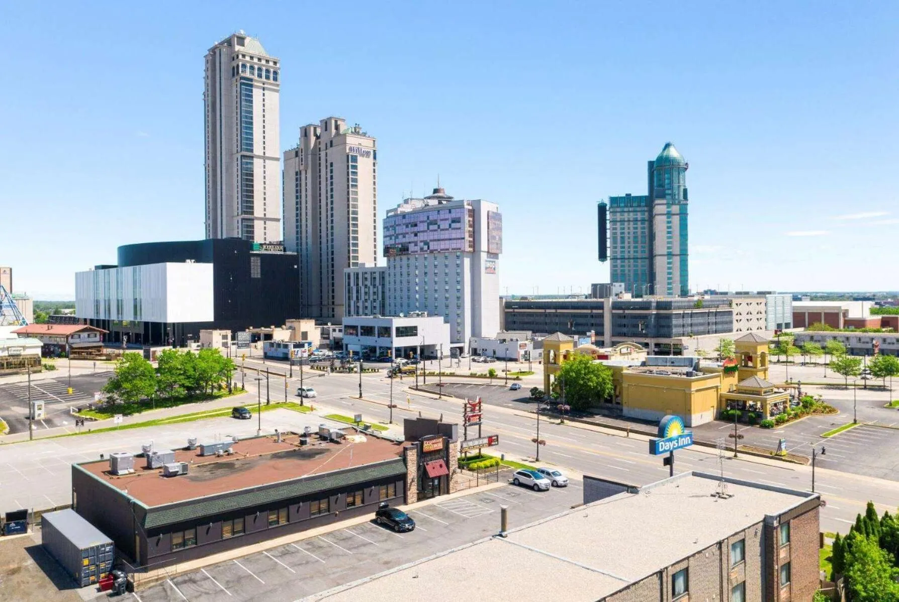 Property building in Days Inn by Wyndham Fallsview