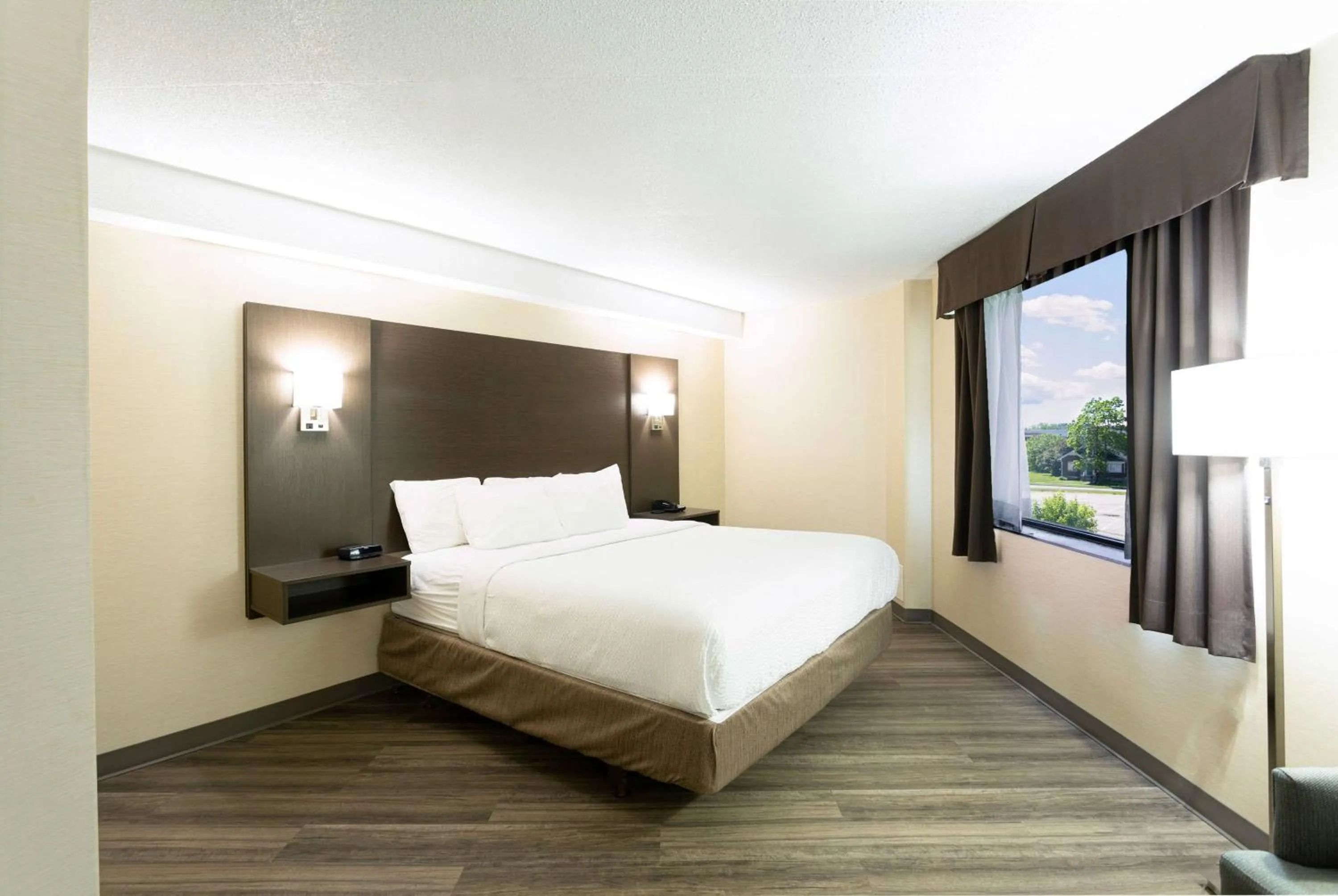 Bed in Days Inn by Wyndham Fallsview