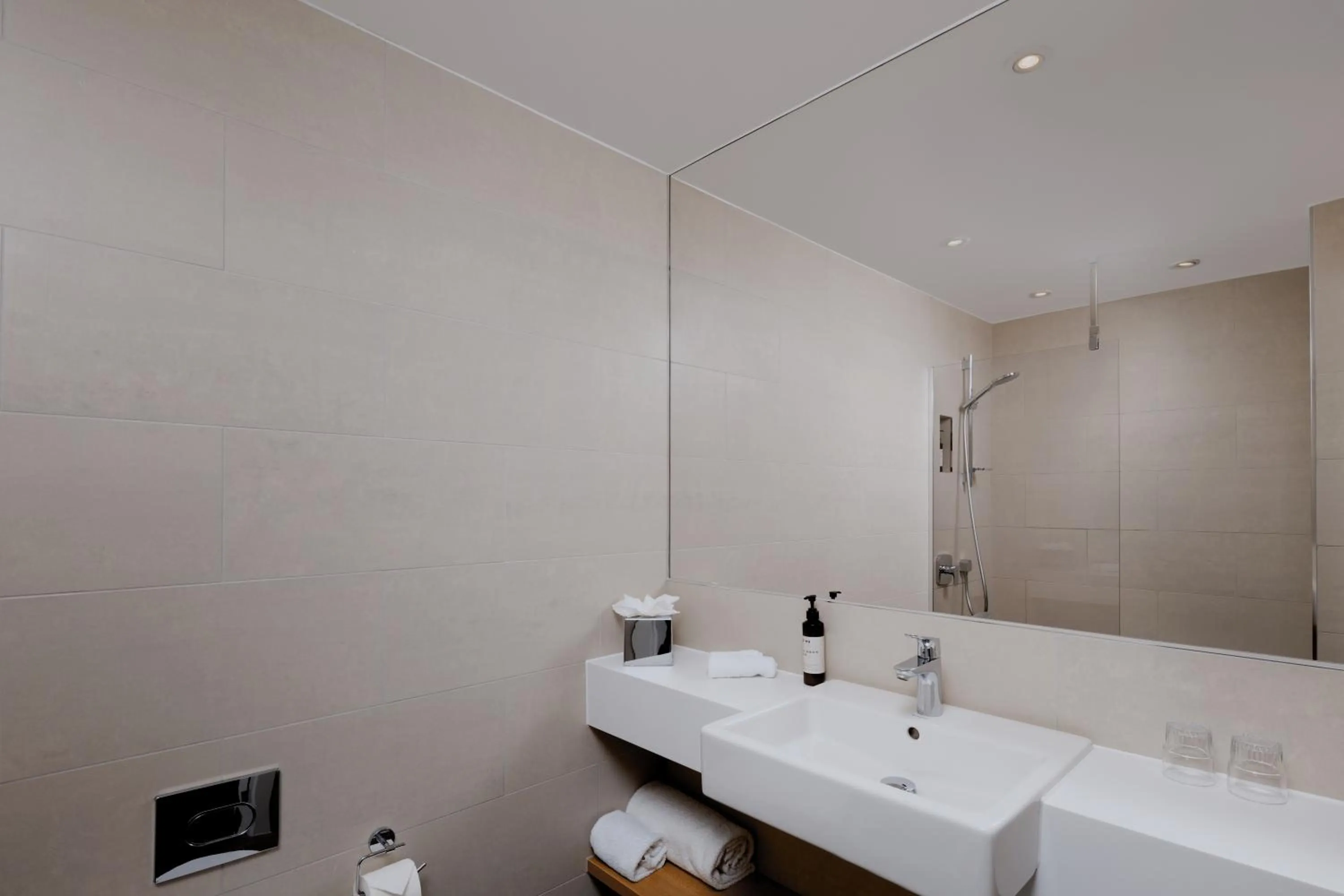 Bathroom in The Lincoln Suites