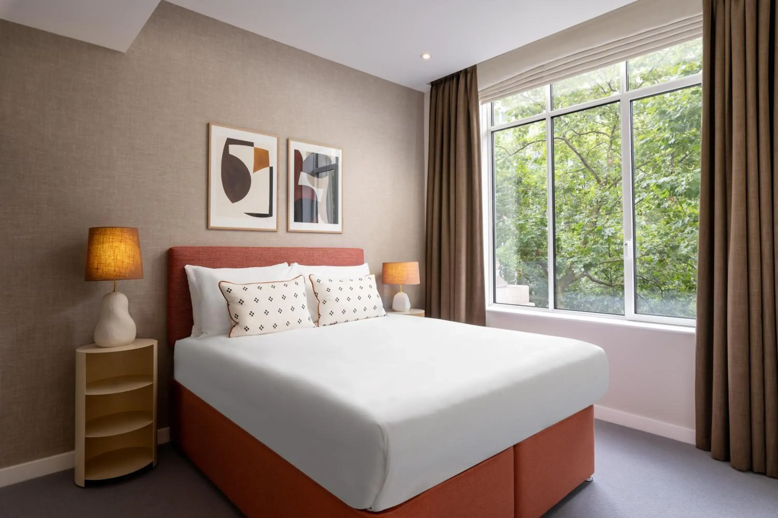 Bed in The Lincoln Suites Bed in The Lincoln Suites