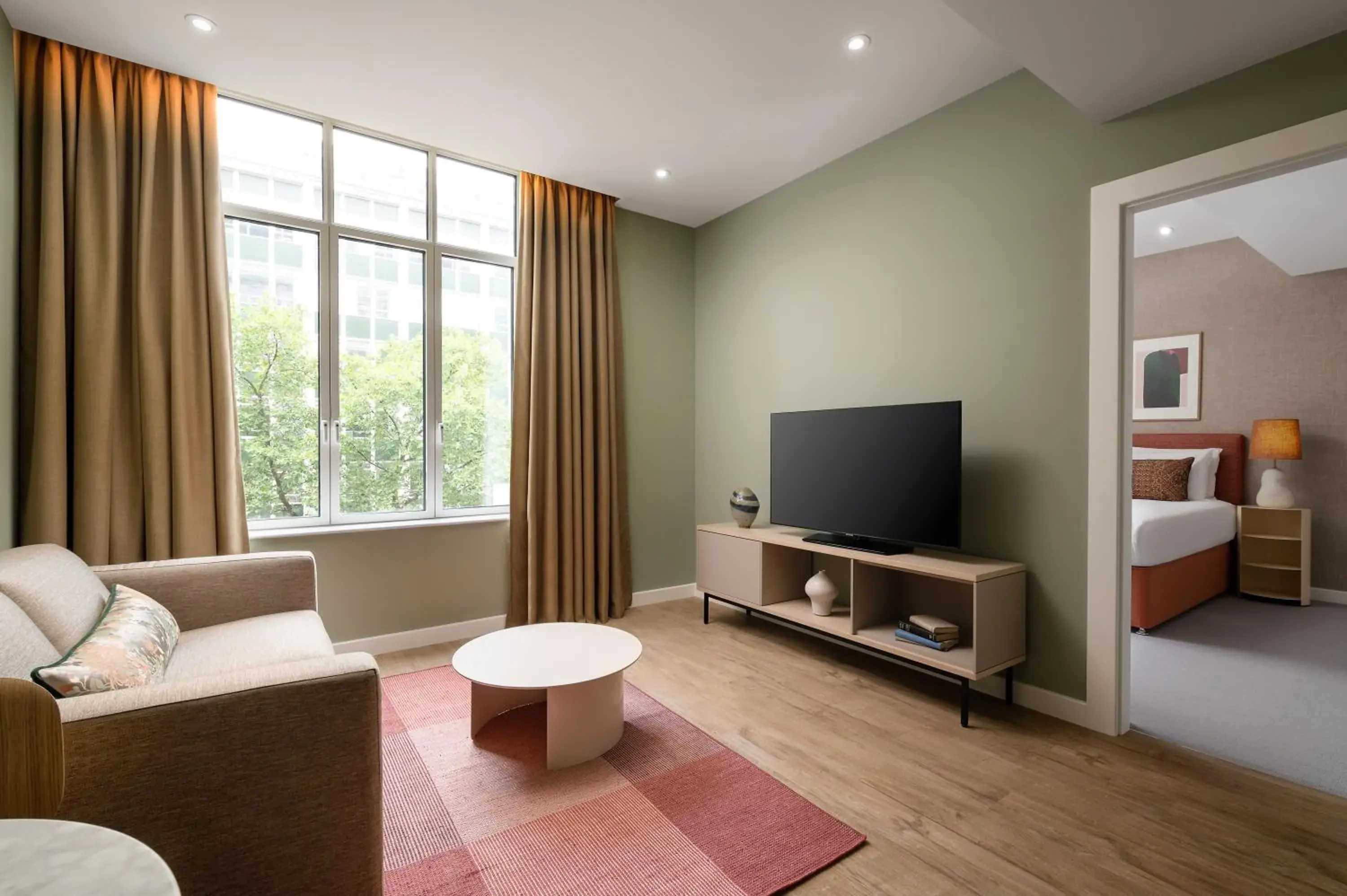 TV and multimedia, Bed in The Lincoln Suites TV and multimedia, Bed in The Lincoln Suites