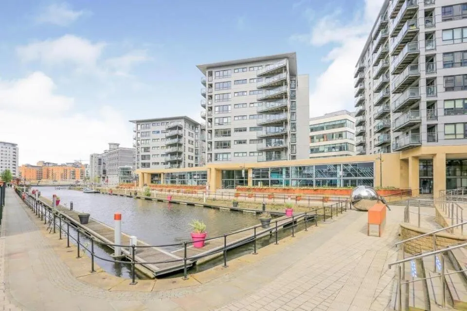 Neighbourhood in Deluxe City Centre Apt Free Parking River View Balcony