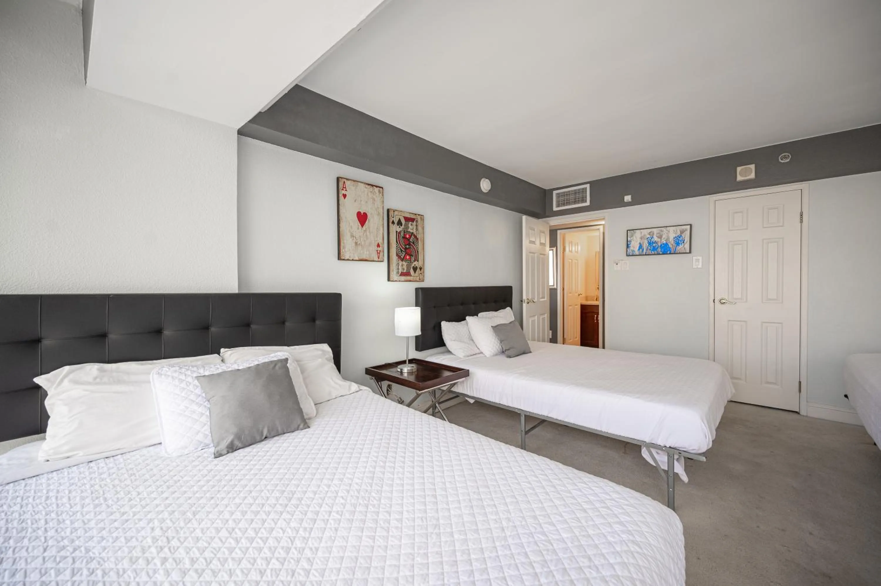 Bedroom, Bed in Stay Together Suites