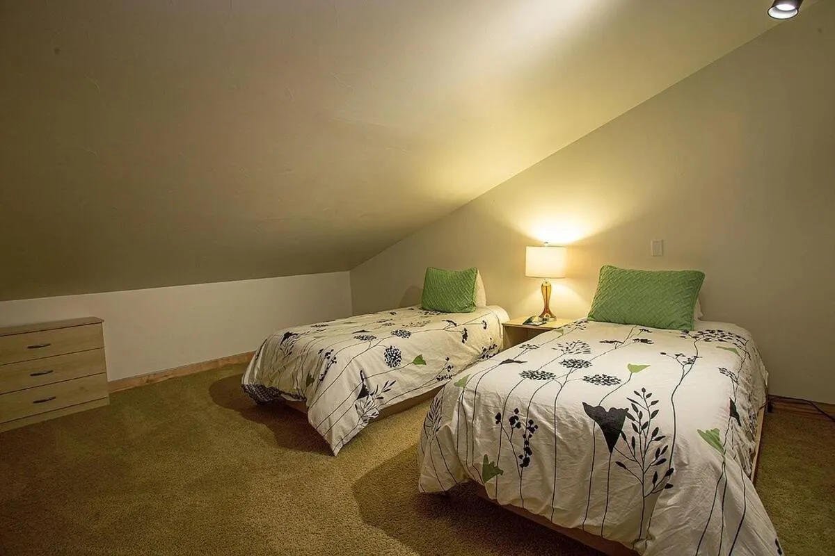 Bedroom, Bed in Tahoe Donner Luxury, Sleeps 14, Hot tub, 3100 sqft