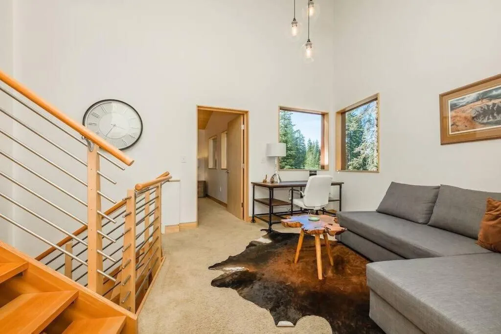 Seating area in Tahoe Donner Luxury, Sleeps 14, Hot tub, 3100 sqft