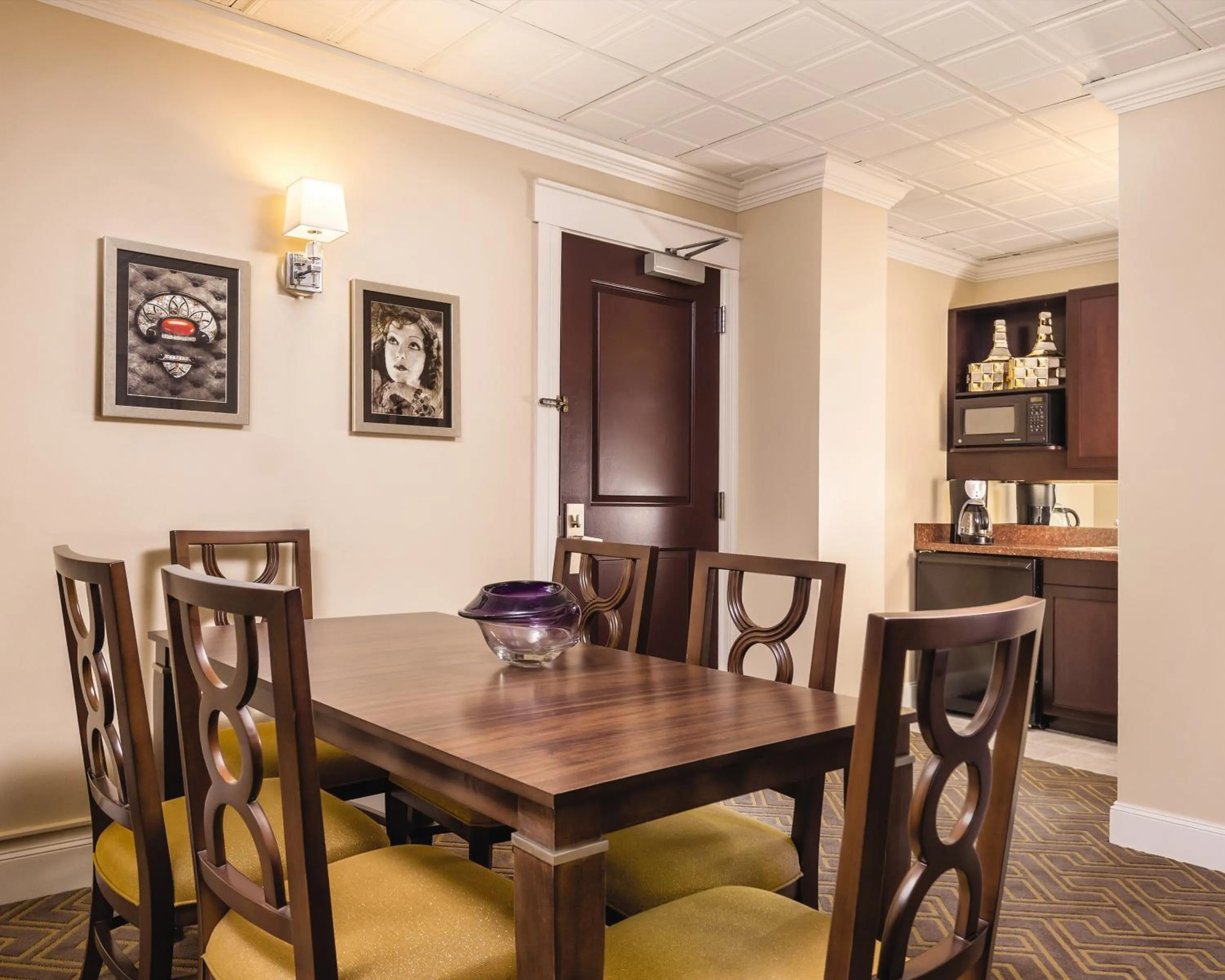 Dining area in WorldMark Seattle - The Camlin