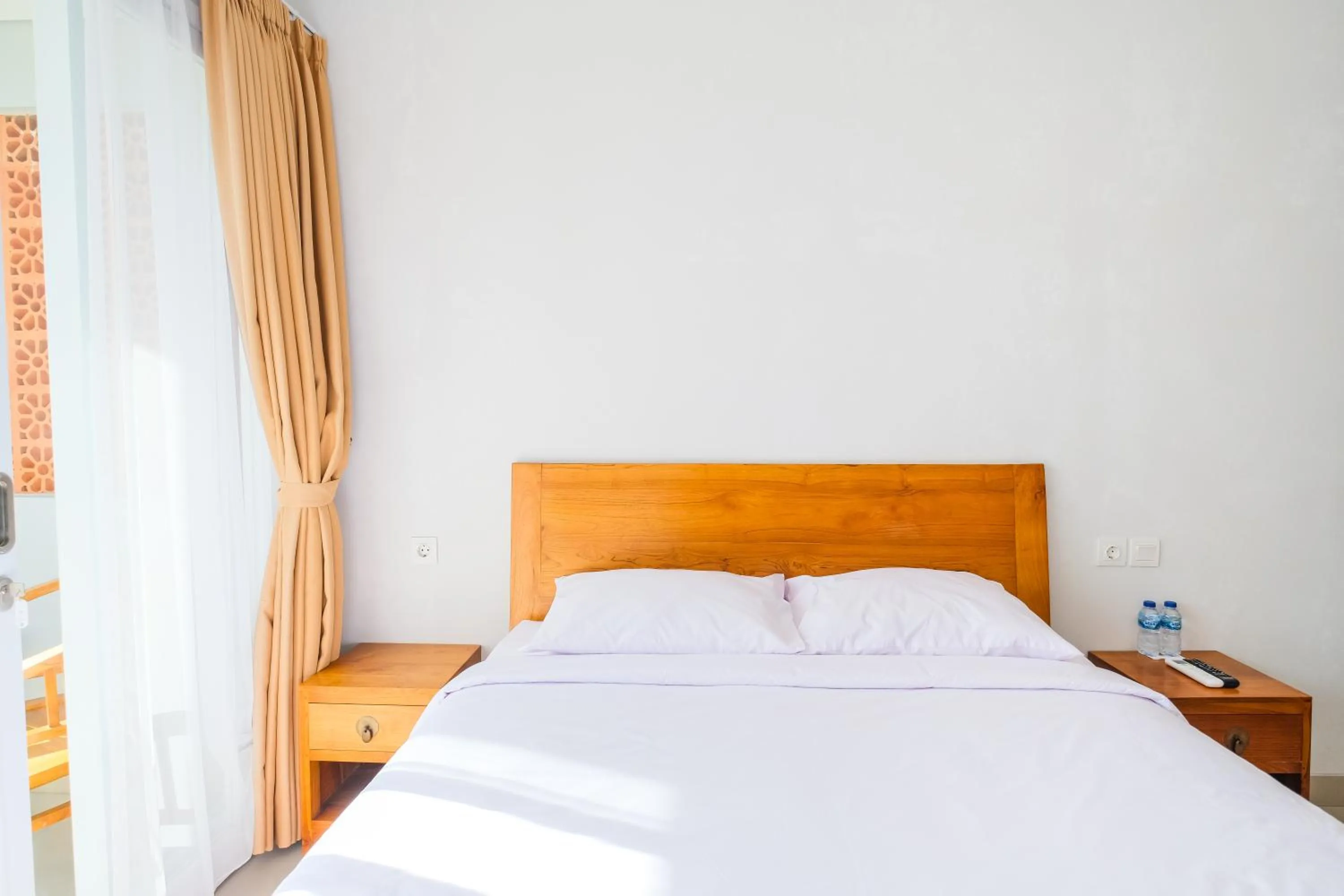 Bedroom, Bed in Dharma Guest House Seminyak RedPartner
