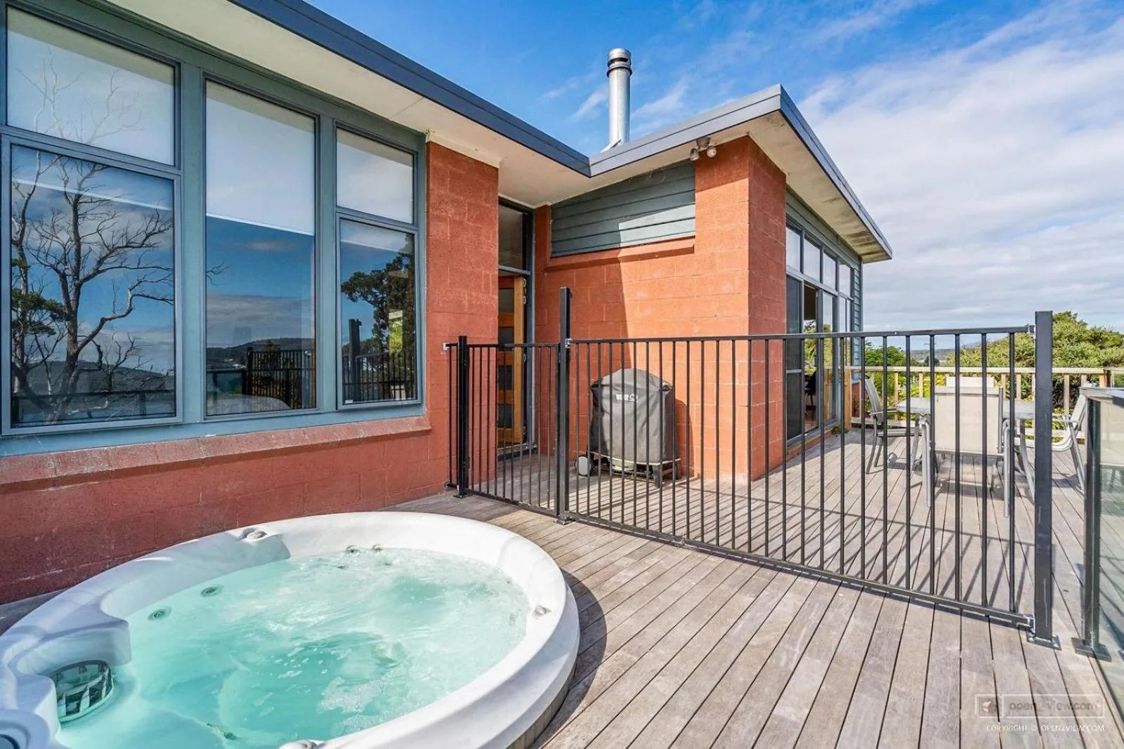 Hot Tub in The Beach House- private jacuzzi and wood fire!
