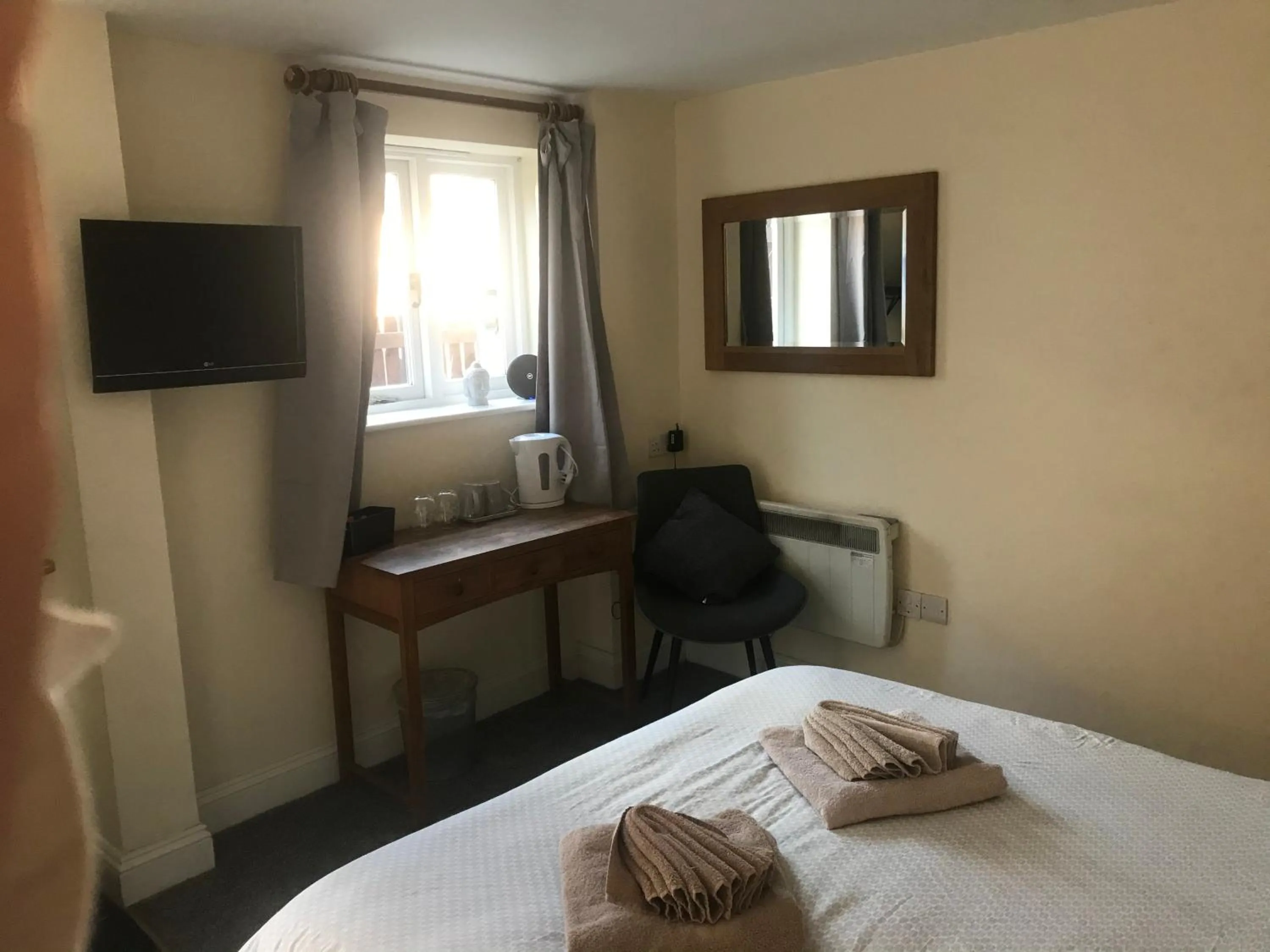 Bed in The Swan Inn Newport