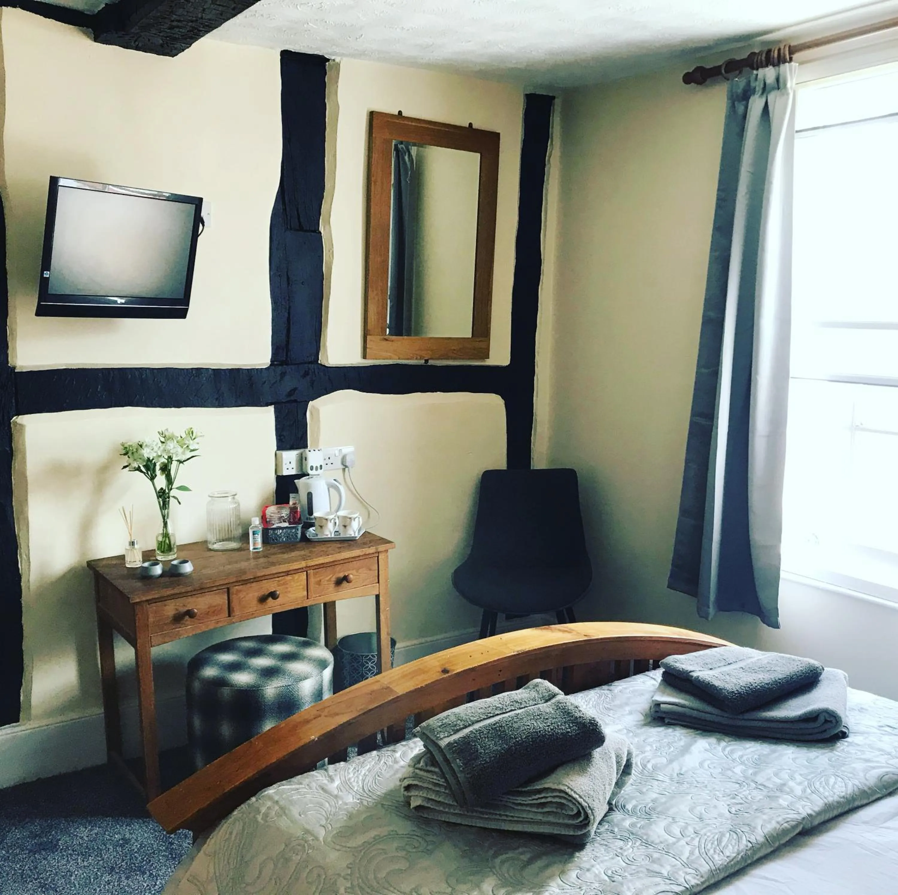 Bed in The Swan Inn Newport