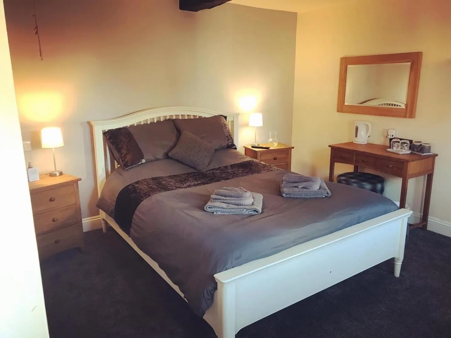 Bed in The Swan Inn Newport