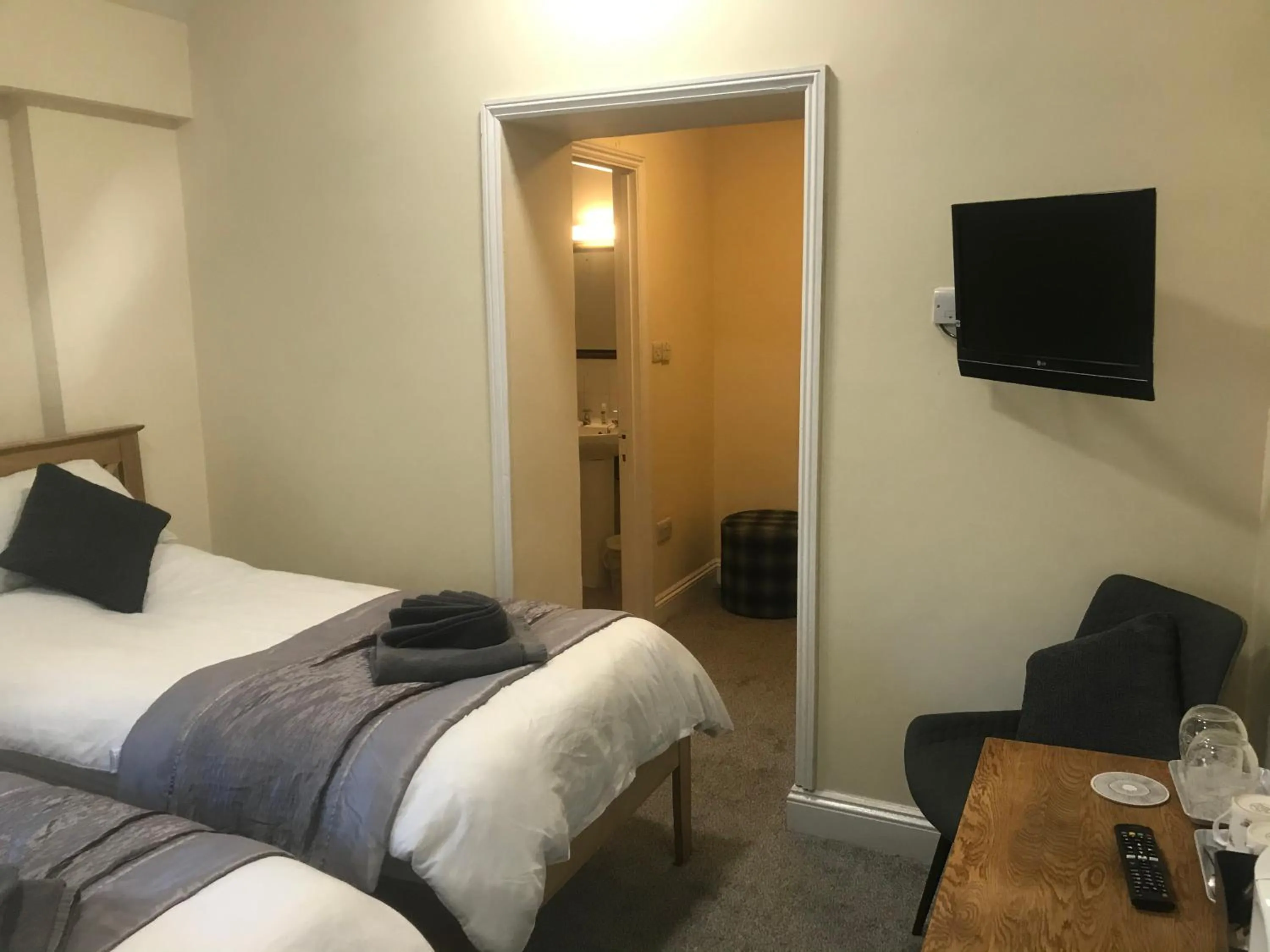 Bed in The Swan Inn Newport