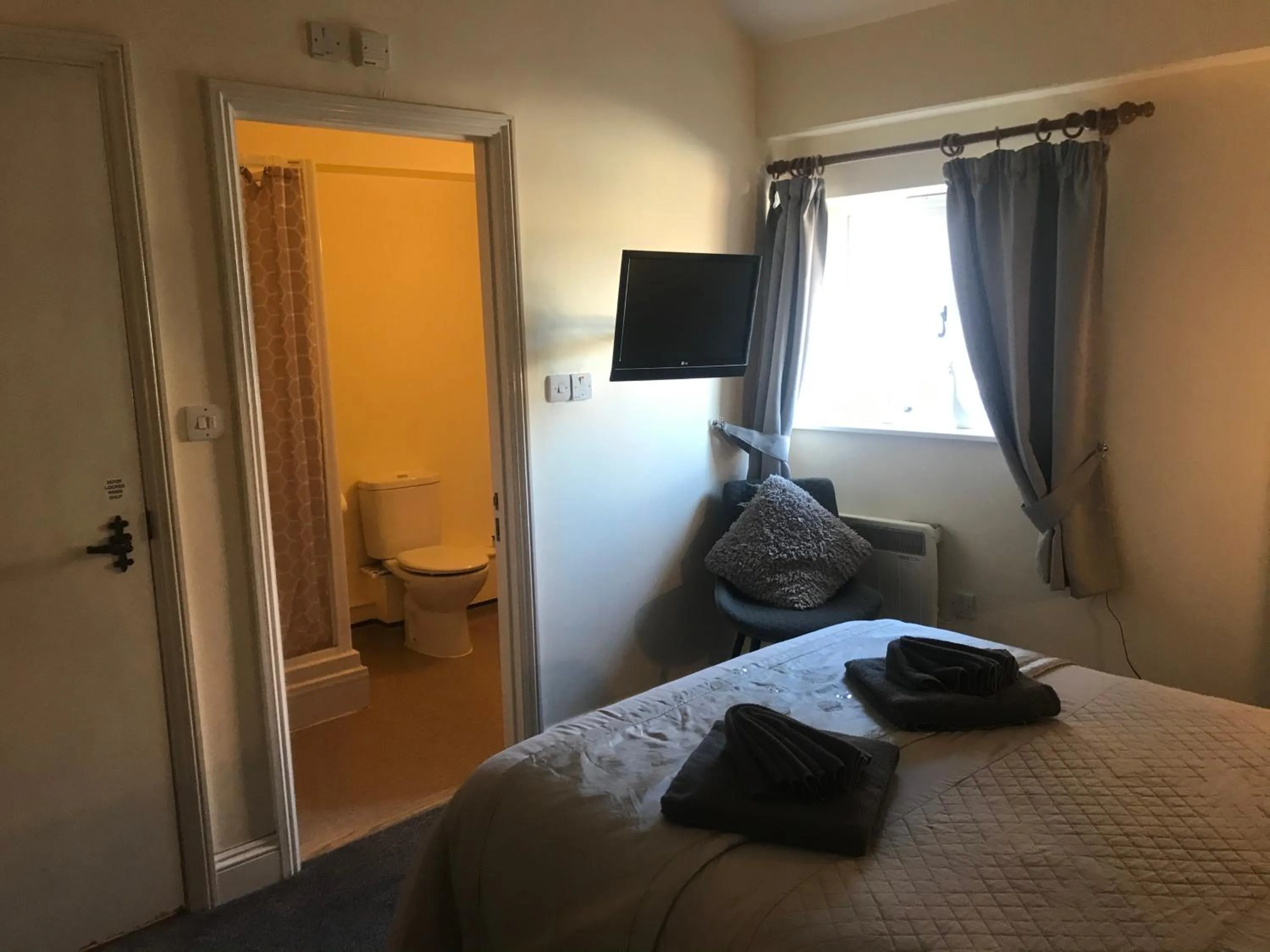 Bed in The Swan Inn Newport