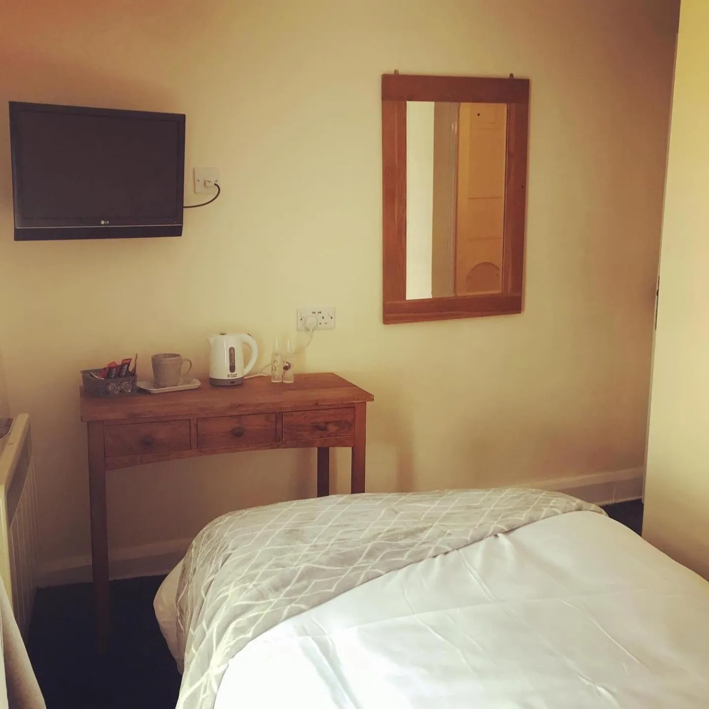 Bed in The Swan Inn Newport