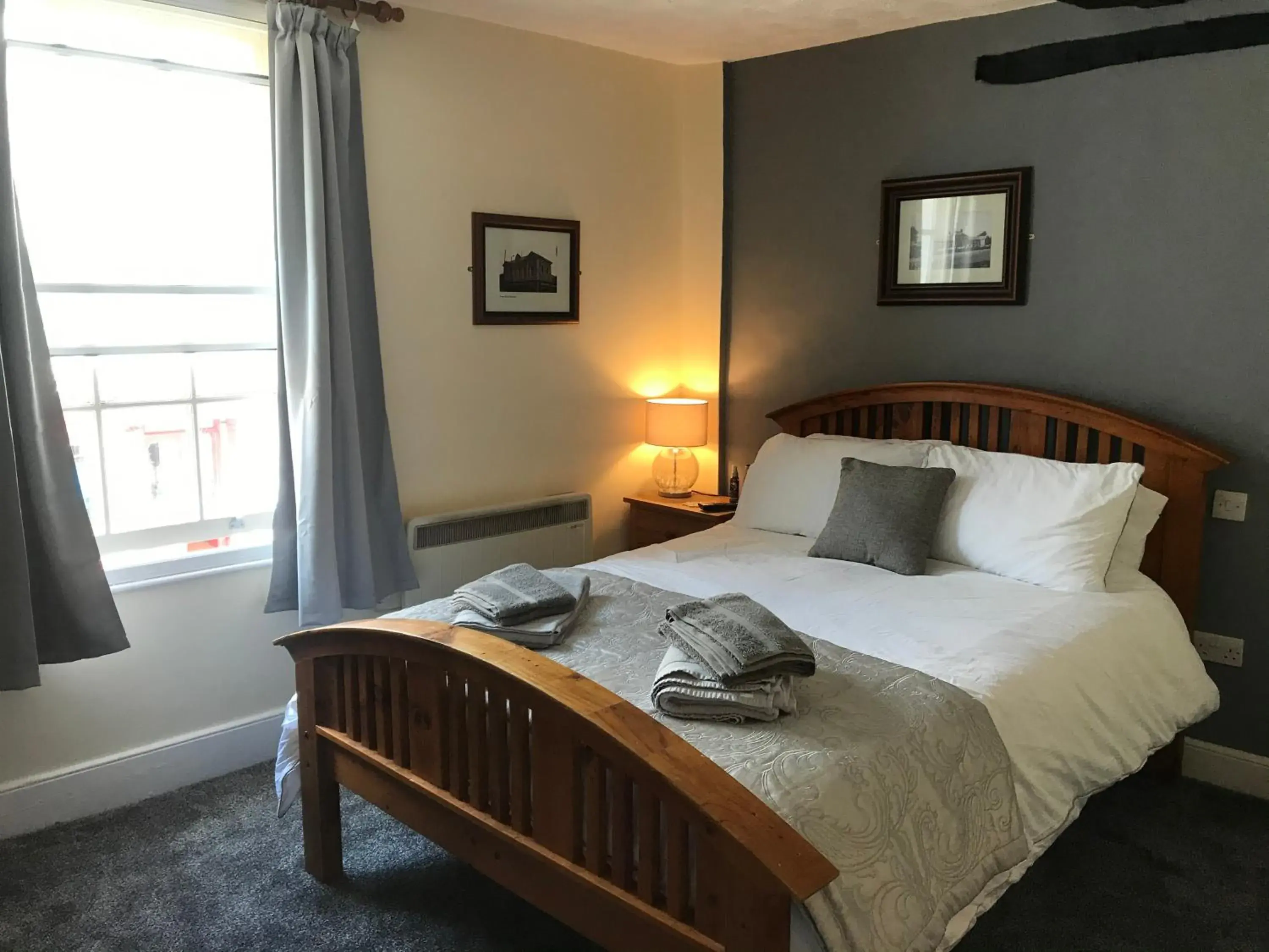 King Room in The Swan Inn Newport King Room in The Swan Inn Newport