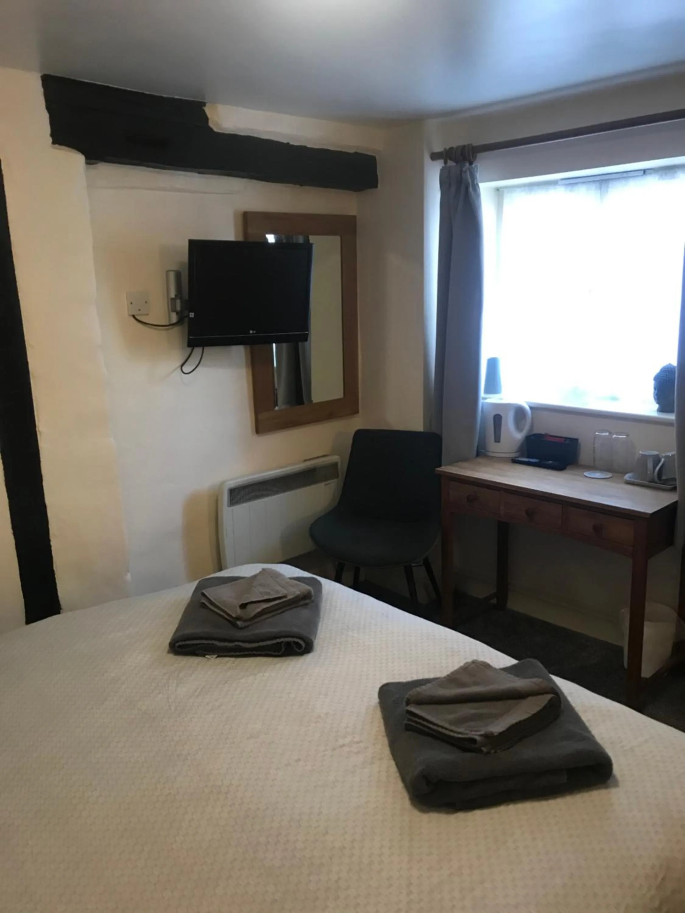 Bed in The Swan Inn Newport