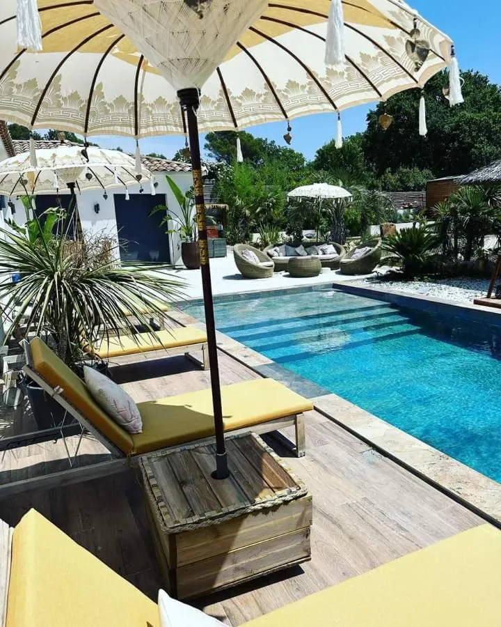 Pool view in Amoremio