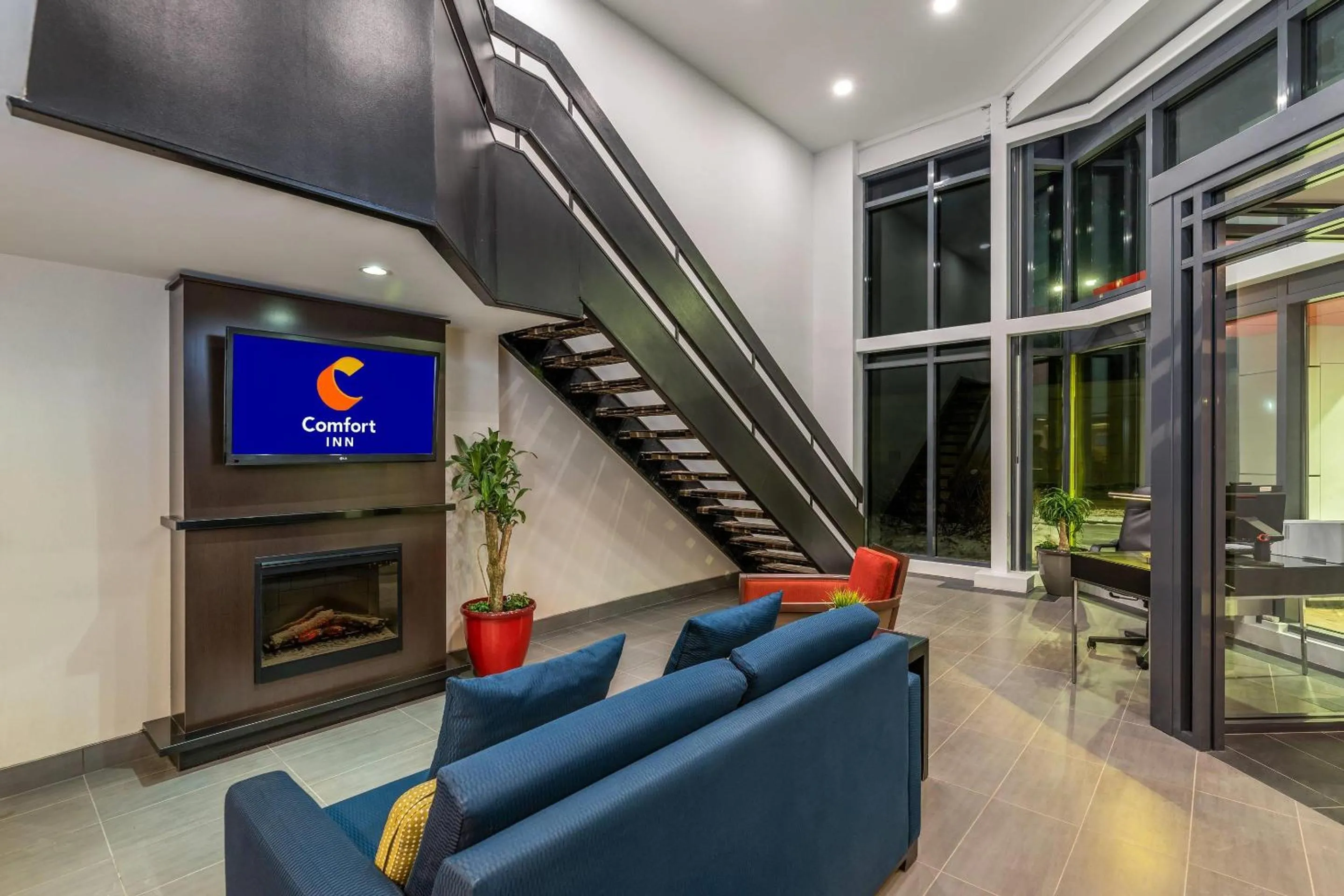 Lobby or reception in Comfort Inn Airport