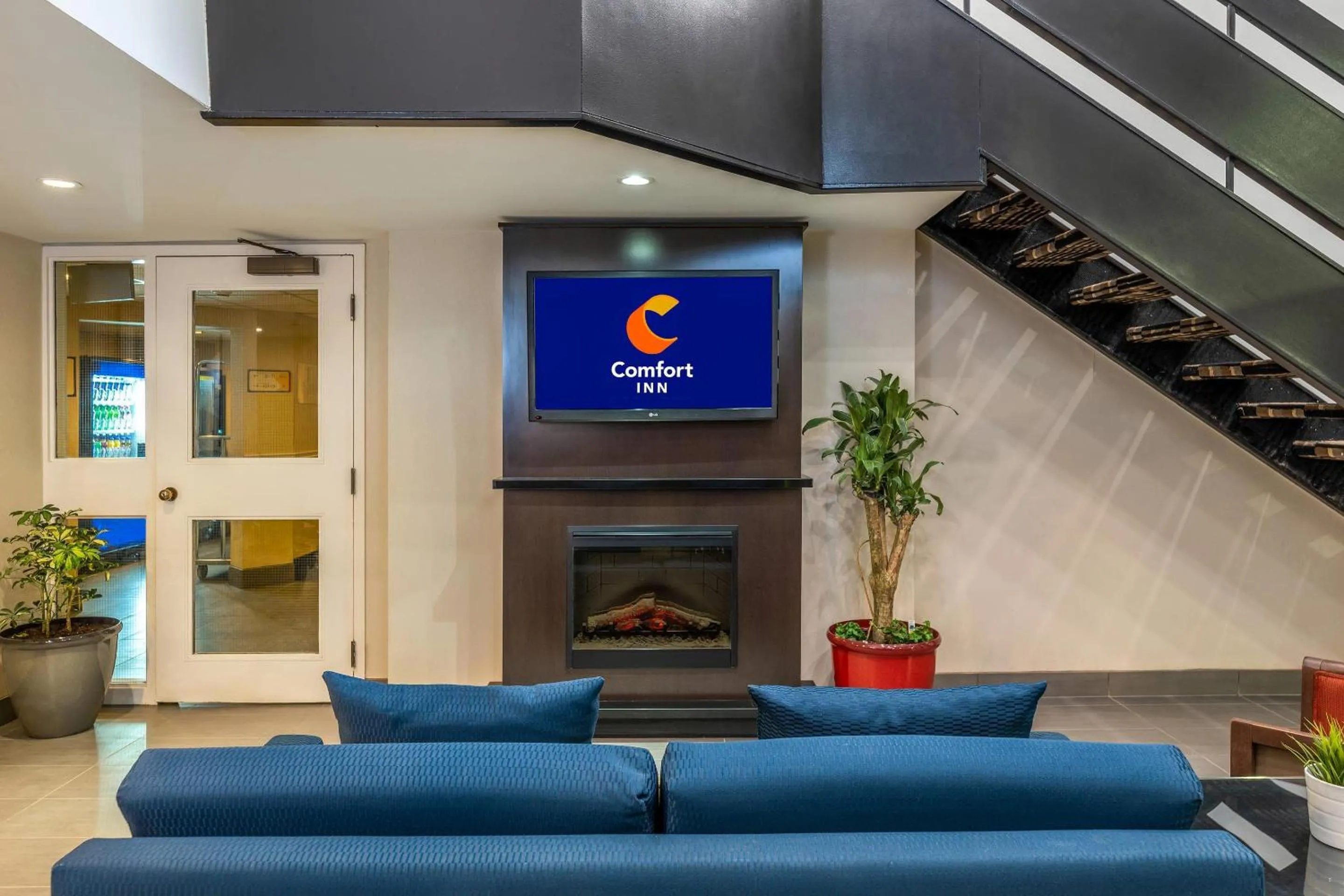 Lobby or reception in Comfort Inn Airport