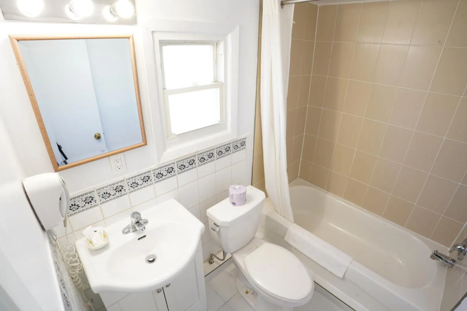 Bathroom in Falcon Inn