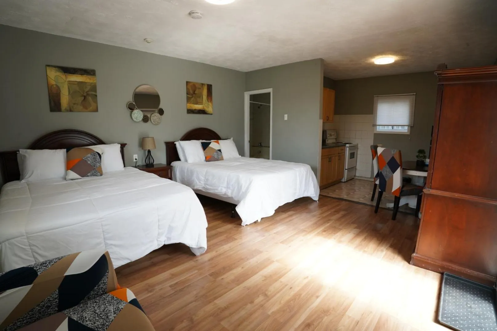 Photo of the whole room, Bed in Falcon Inn