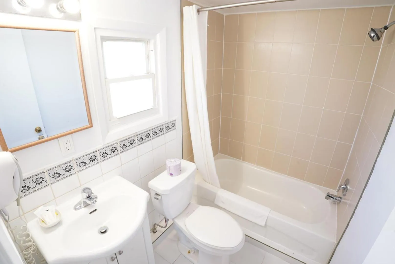 Bathroom in Falcon Inn