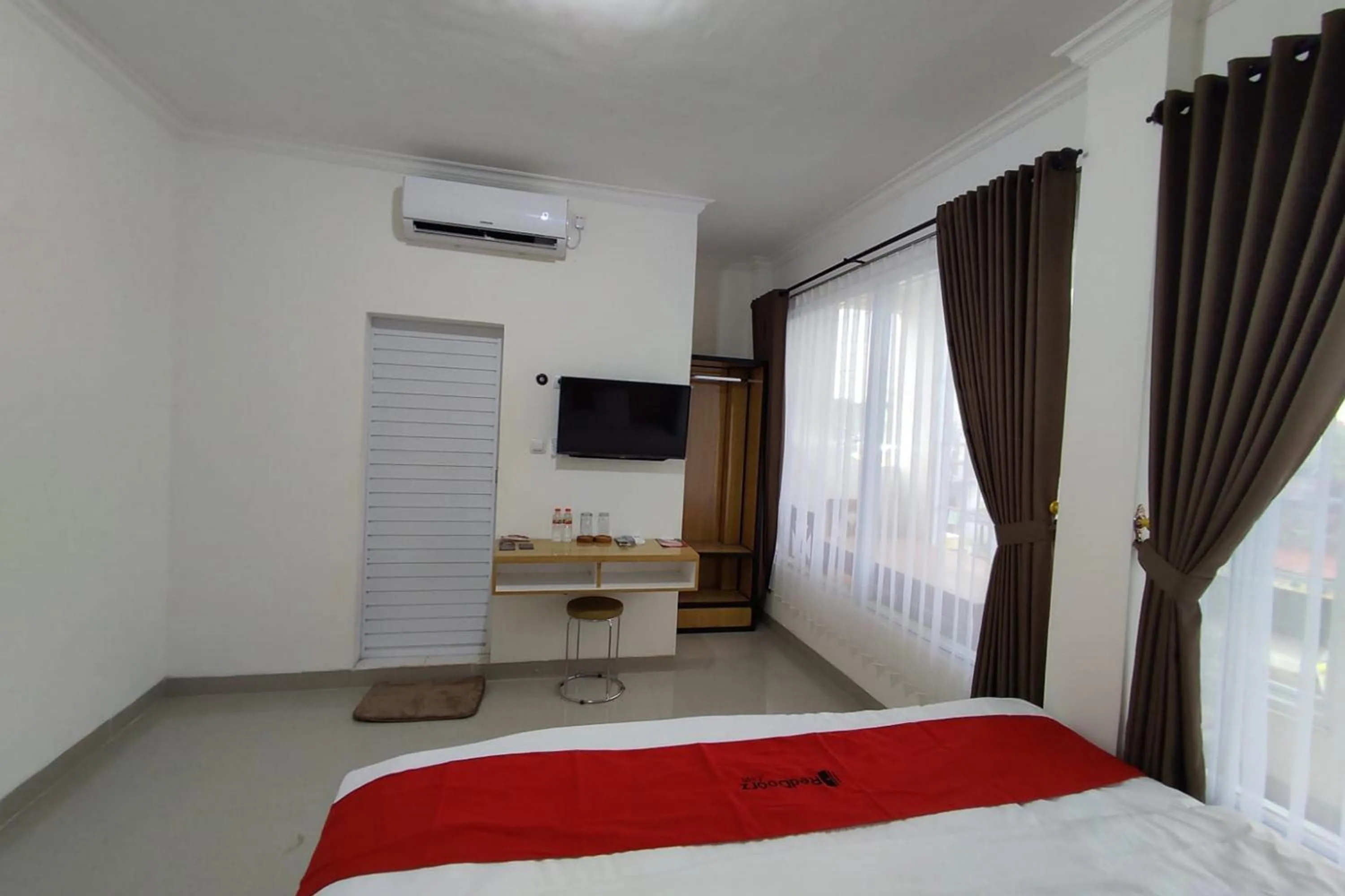 Bed in RedDoorz near Rita Super Mall Purwokerto