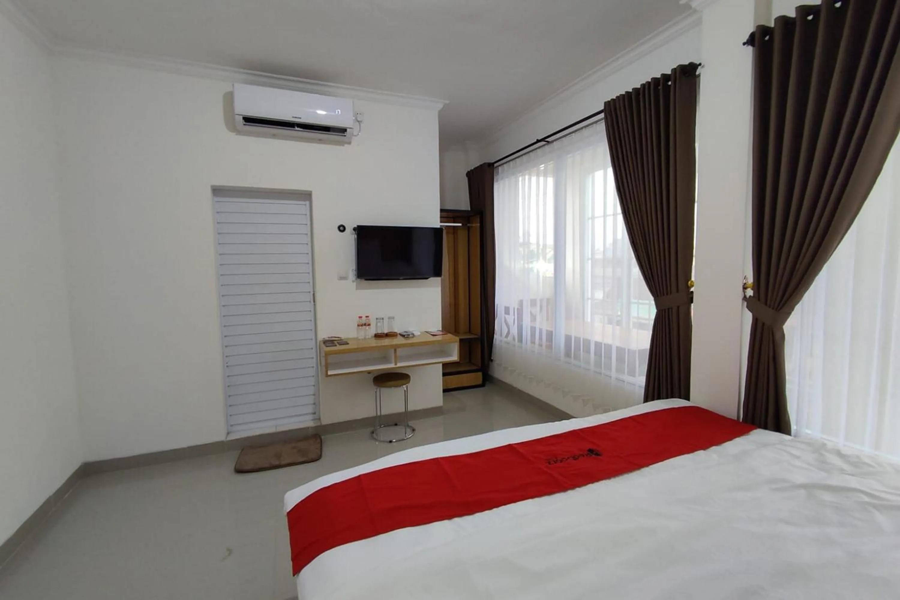 Bed in RedDoorz near Rita Super Mall Purwokerto
