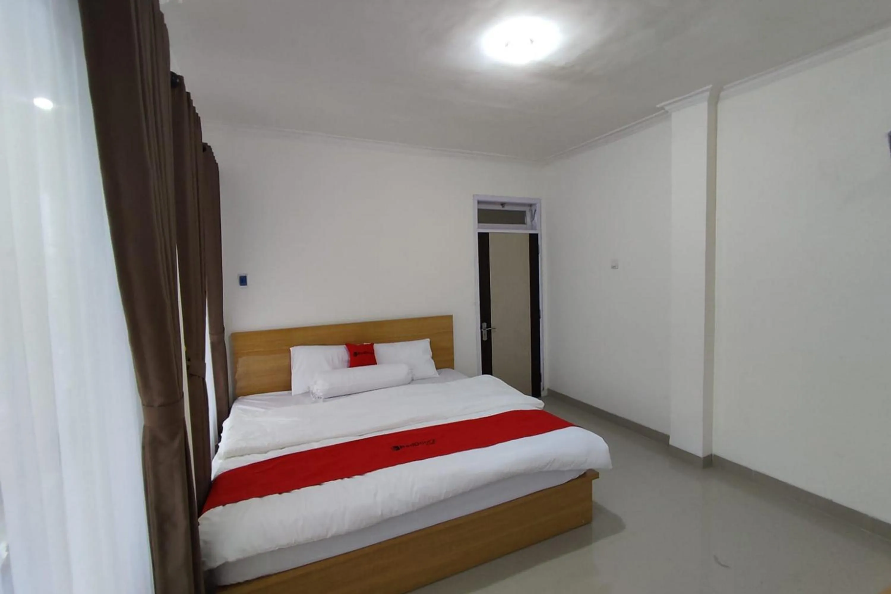 Bed in RedDoorz near Rita Super Mall Purwokerto