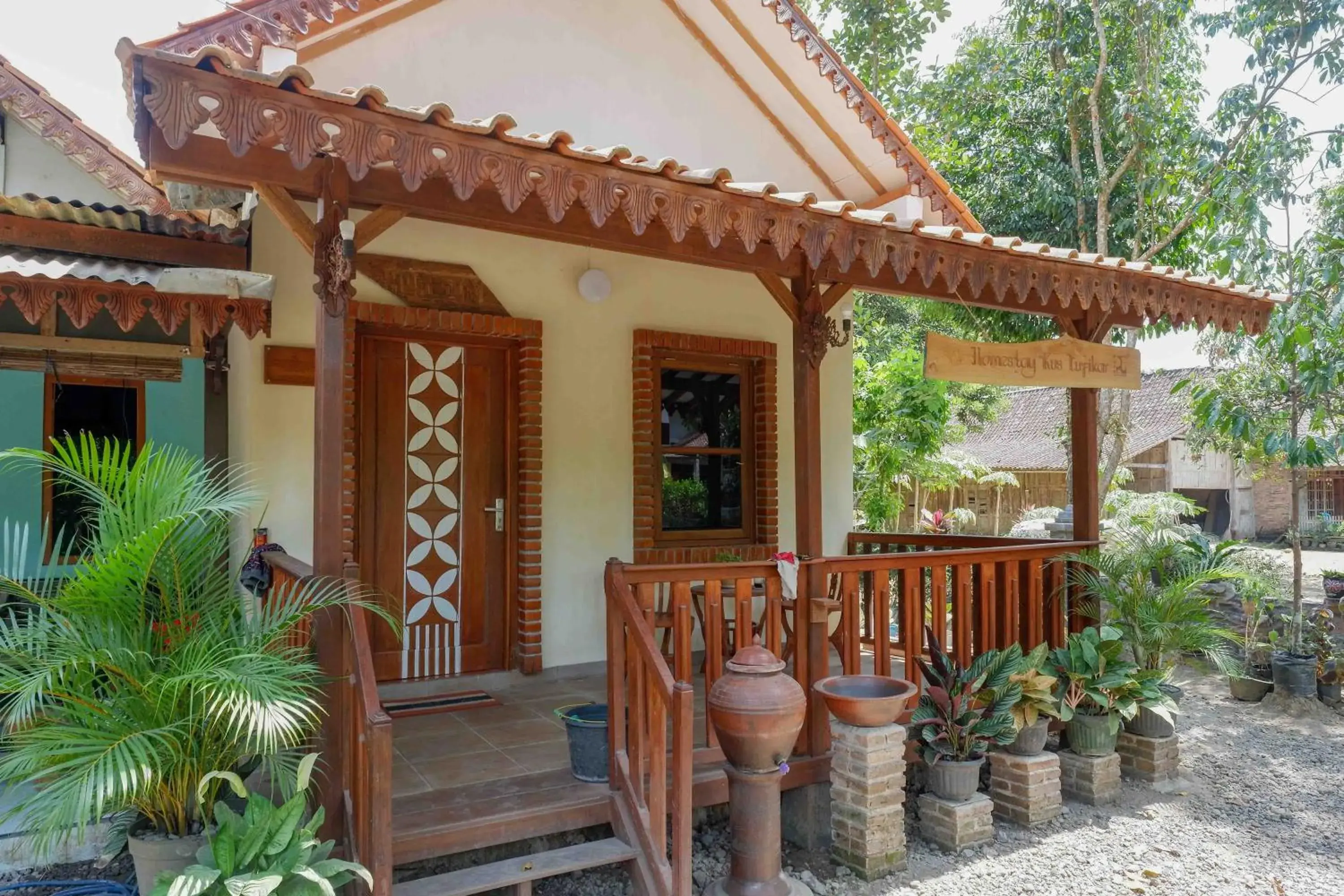 Property building in Roemah Beong Syariah at Desa Wisata Kembanglimus Mitra RedDoorz Property building in Roemah Beong Syariah at Desa Wisata Kembanglimus Mitra RedDoorz