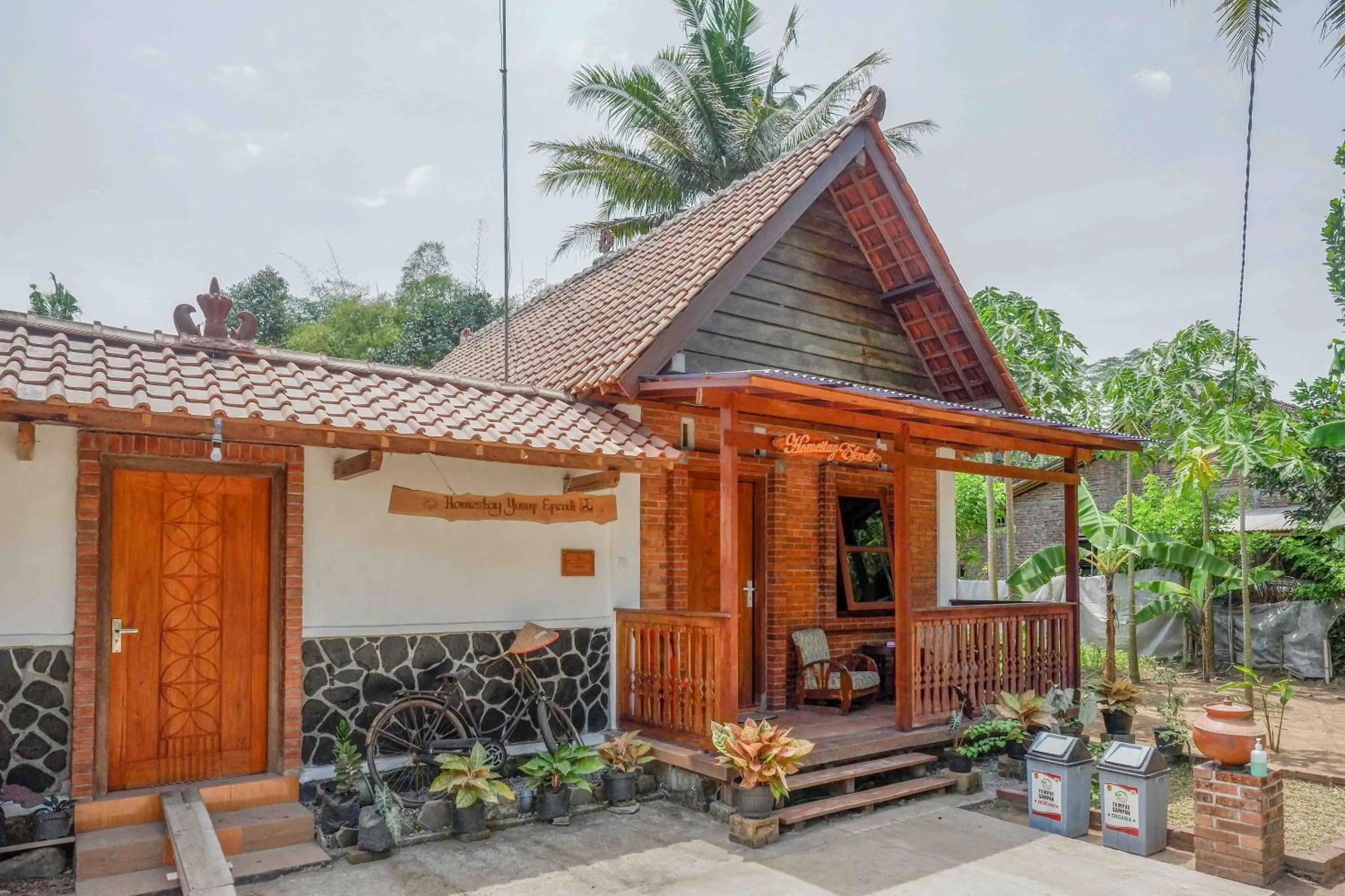 Roemah Beong Syariah at Desa Wisata Kembanglimus Mitra RedDoorz
