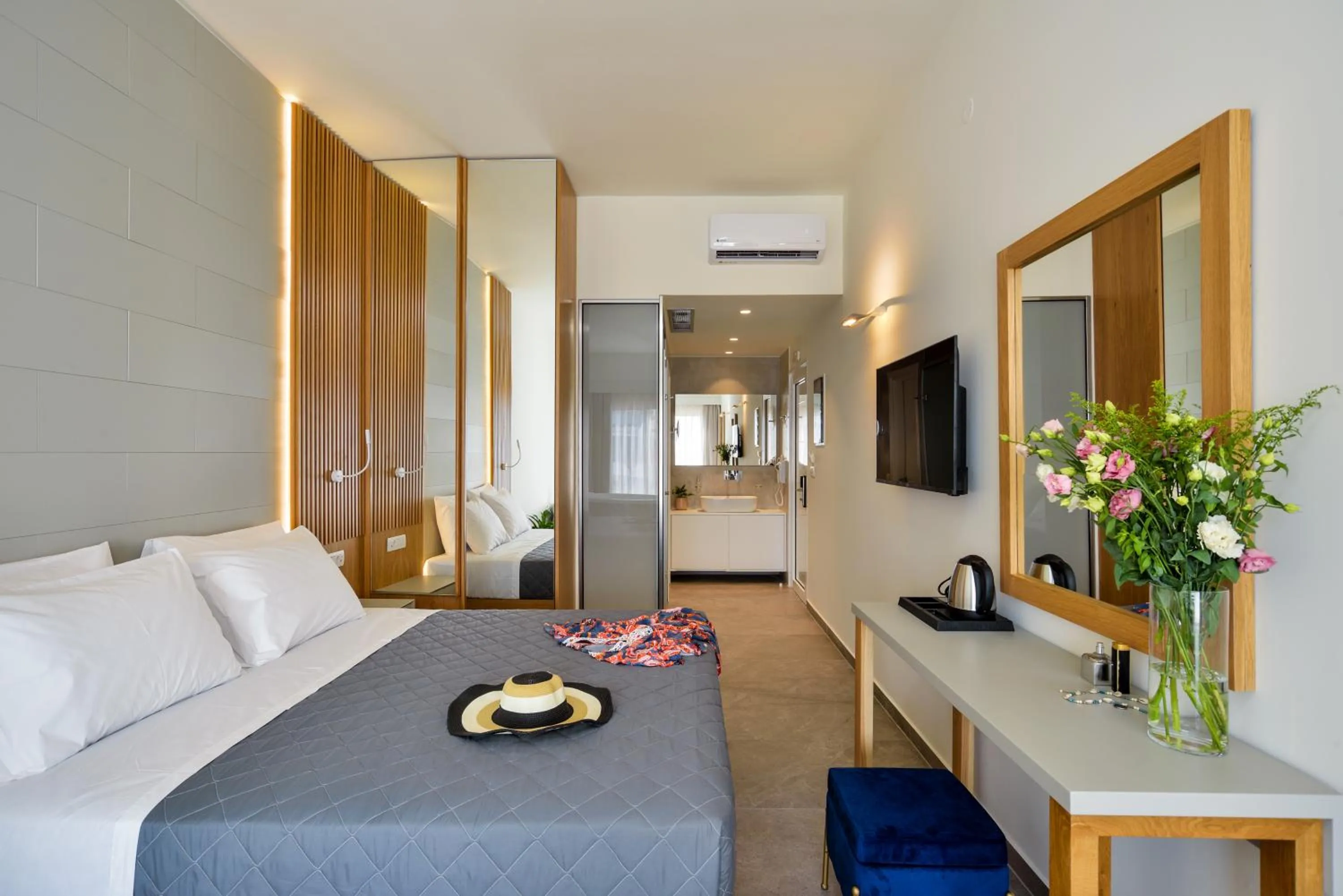 Photo of the whole room, Bed in Elia Platanias