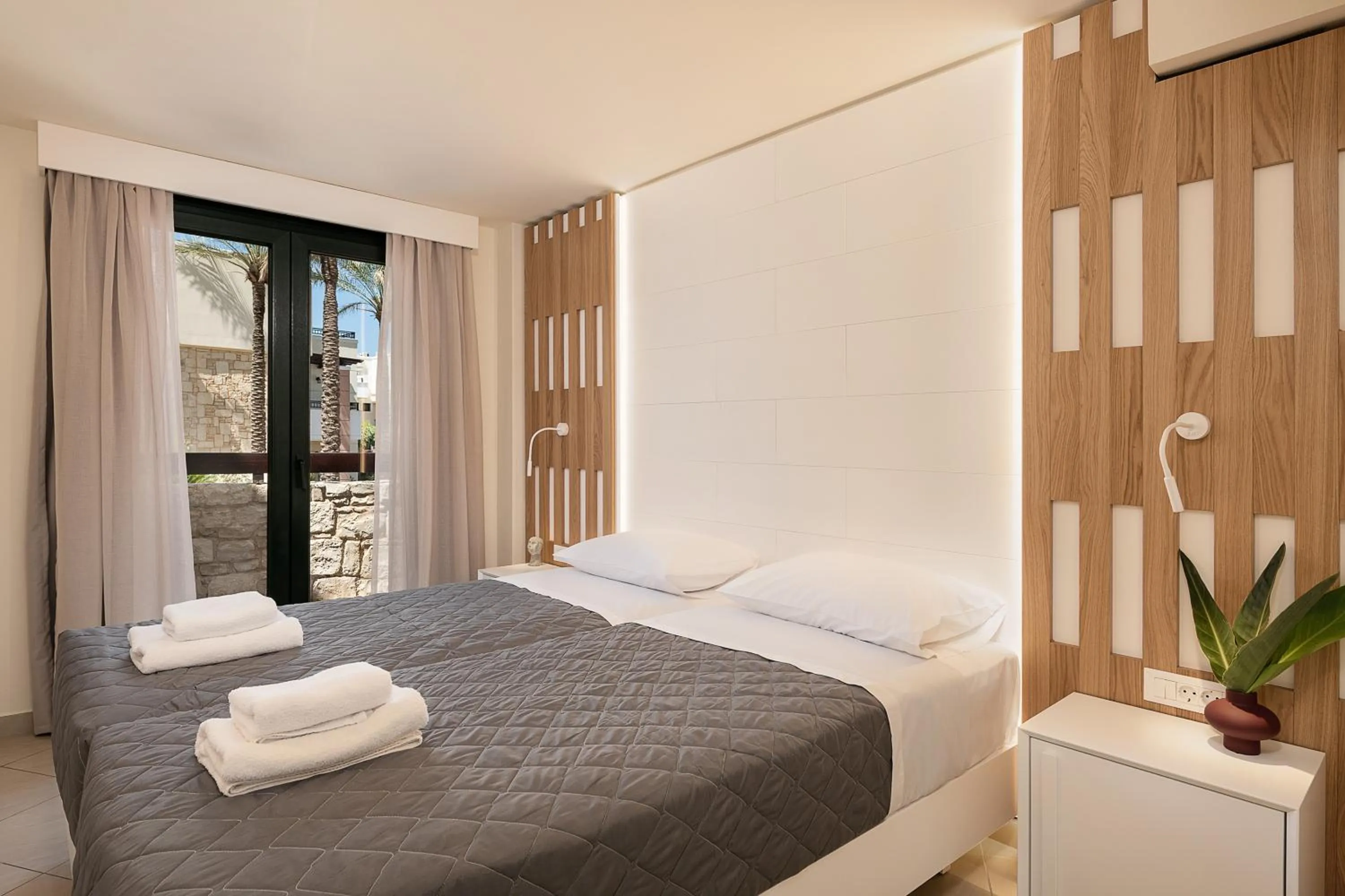 Photo of the whole room, Bed in Elia Platanias