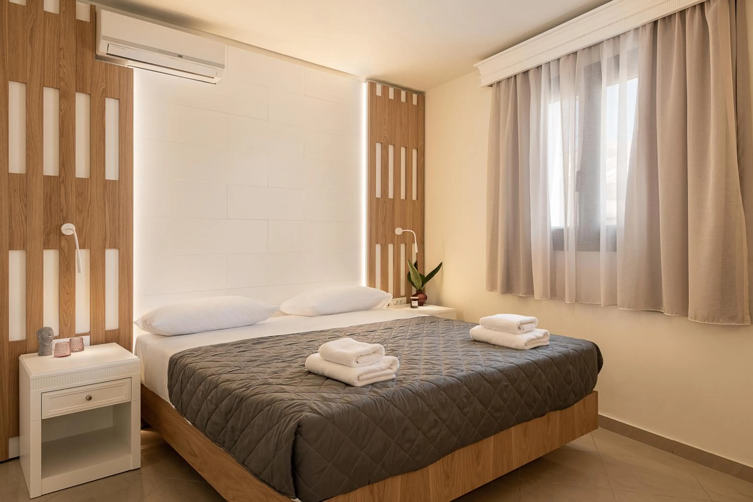 Photo of the whole room, Bed in Elia Platanias