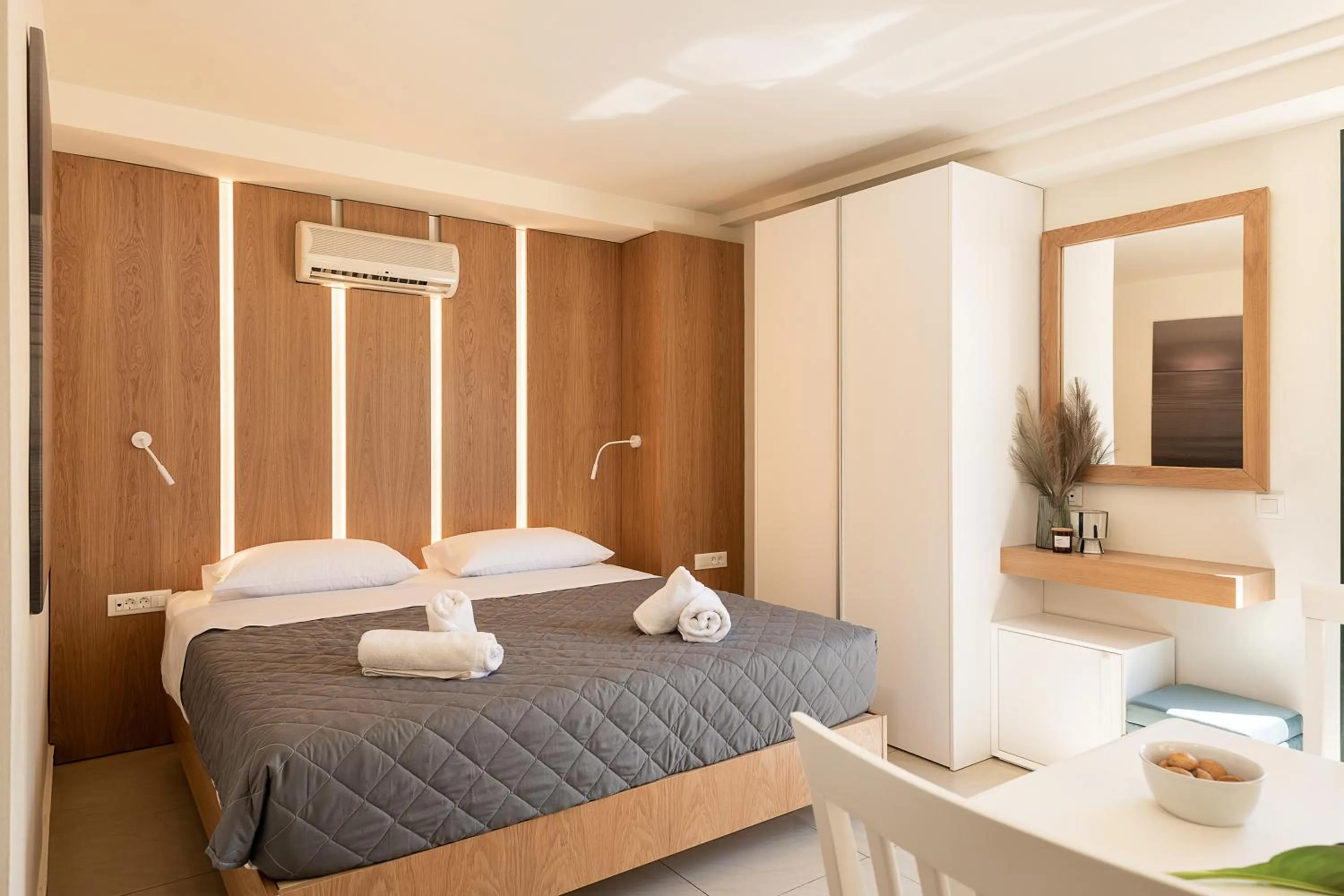 Photo of the whole room, Bed in Elia Platanias