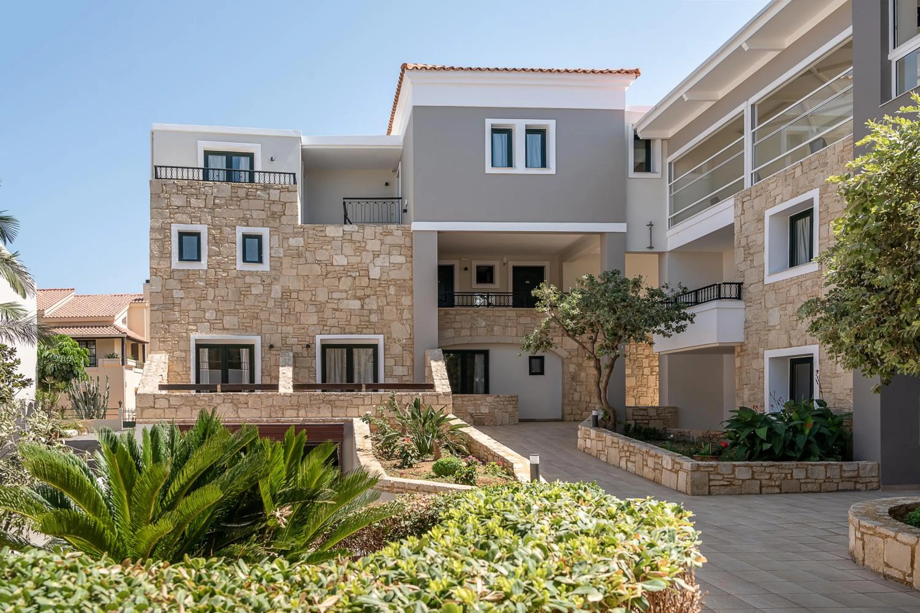Property building in Elia Platanias