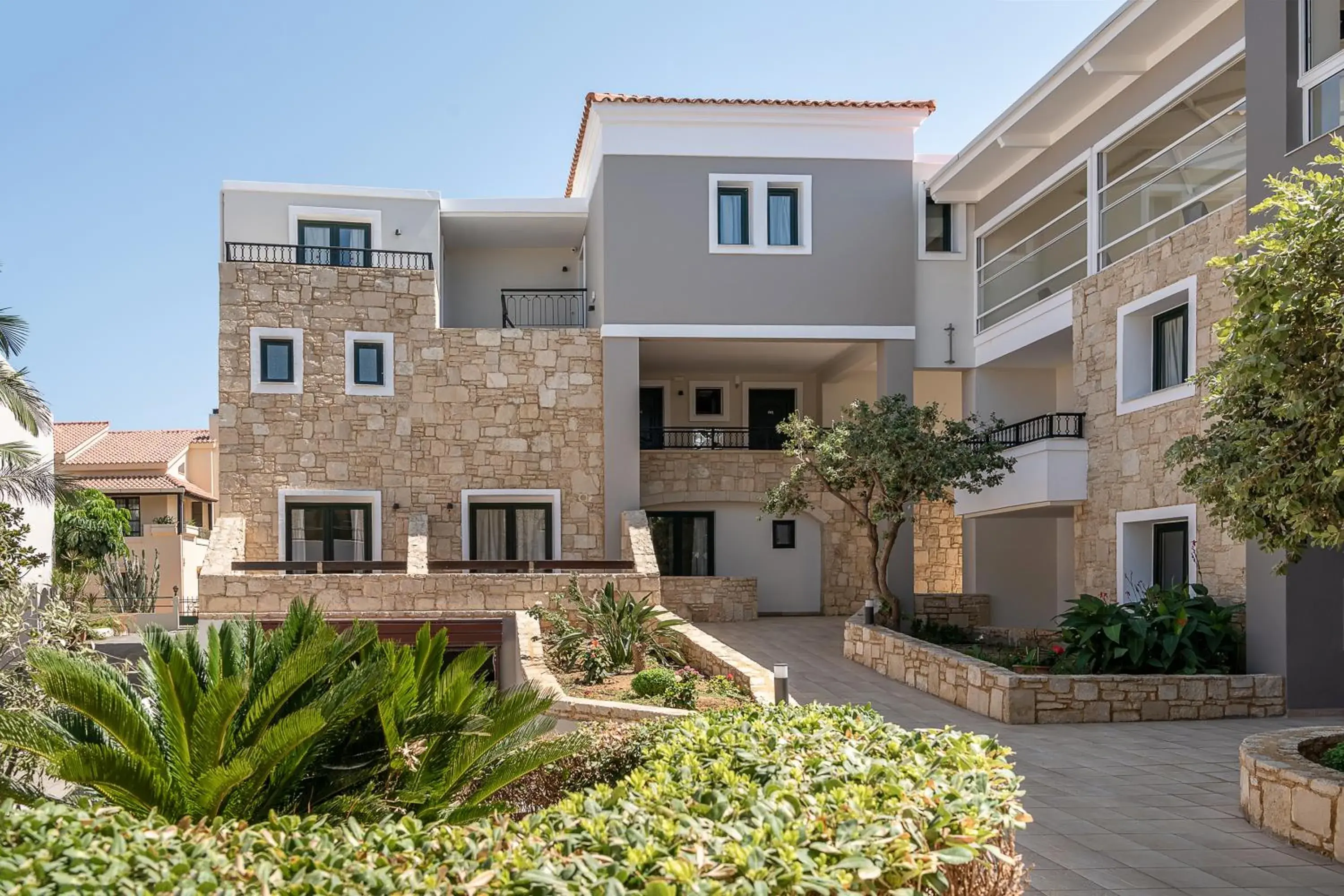 Property building in Elia Platanias Property building in Elia Platanias