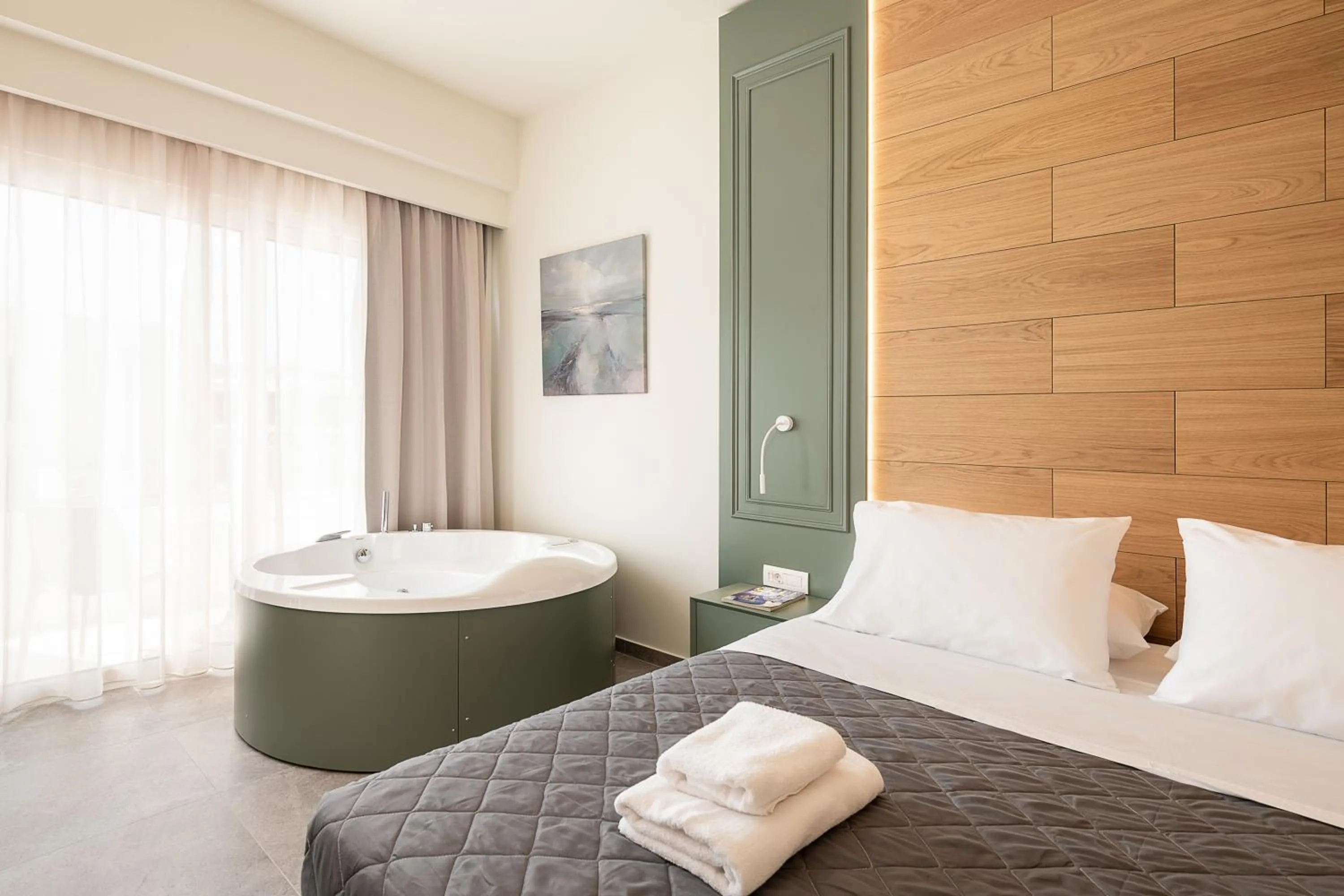 Hot Tub, Bed in Elia Platanias