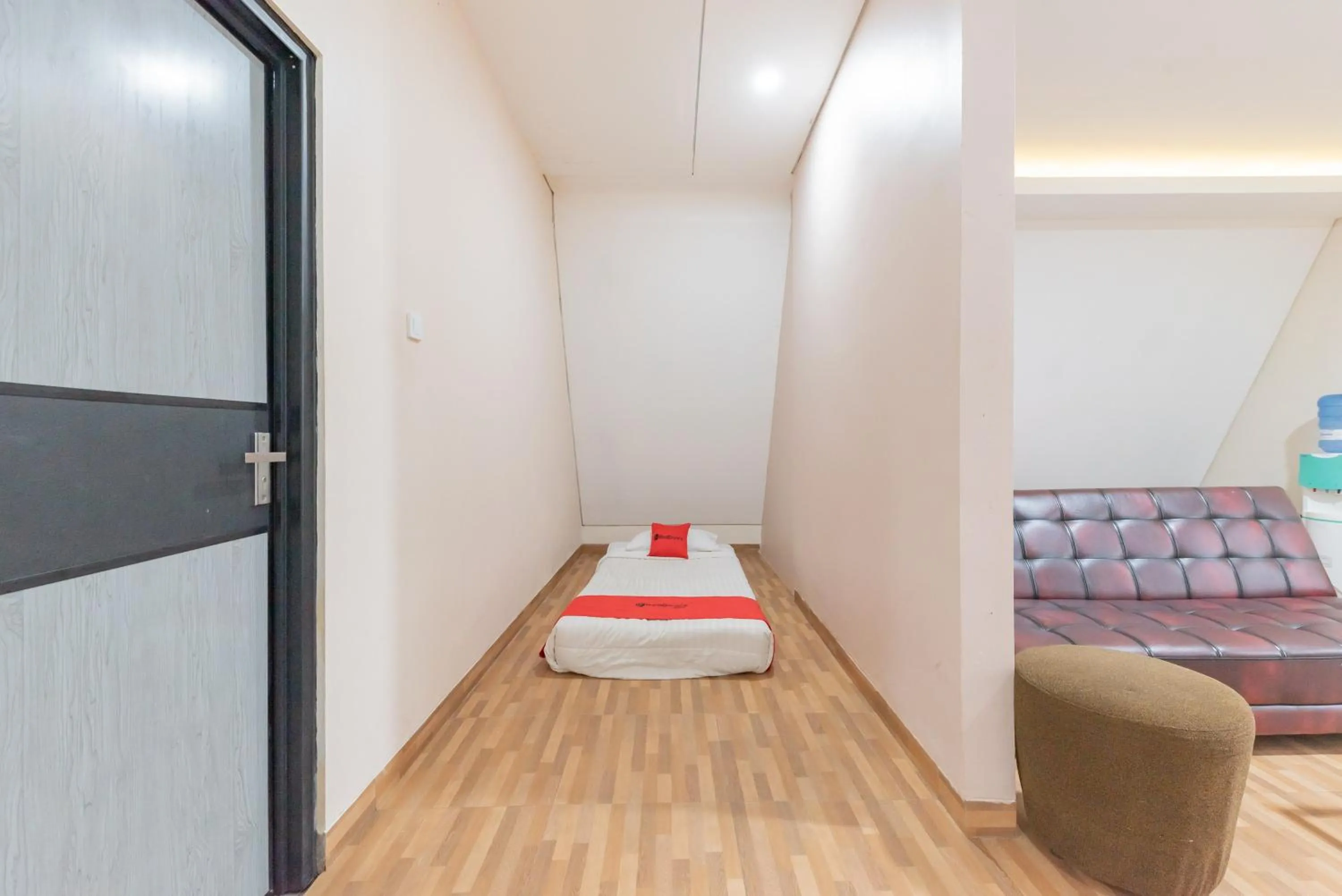 Seating area in RedDoorz Premium @ Griya Inkoppabri Cisarua Puncak