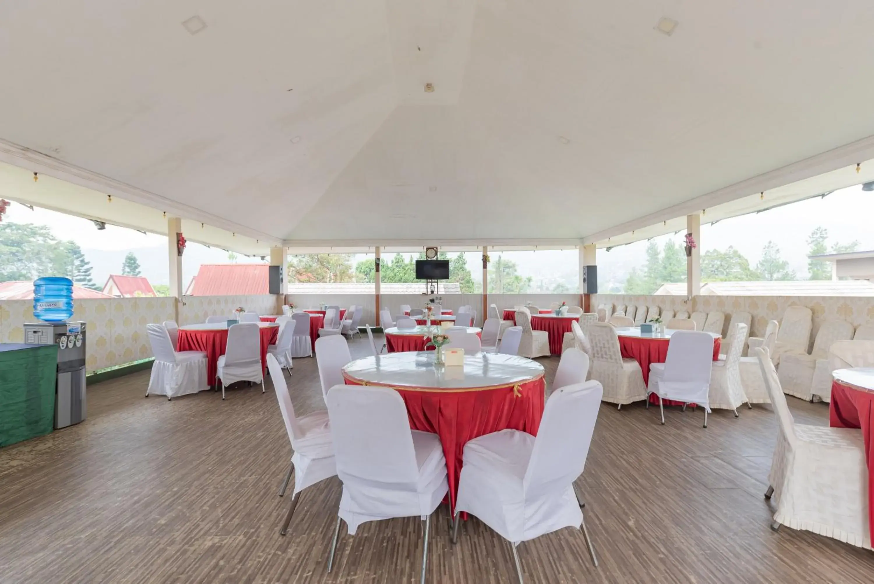 Restaurant/places to eat in RedDoorz Premium @ Griya Inkoppabri Cisarua Puncak Restaurant/places to eat in RedDoorz Premium @ Griya Inkoppabri Cisarua Puncak