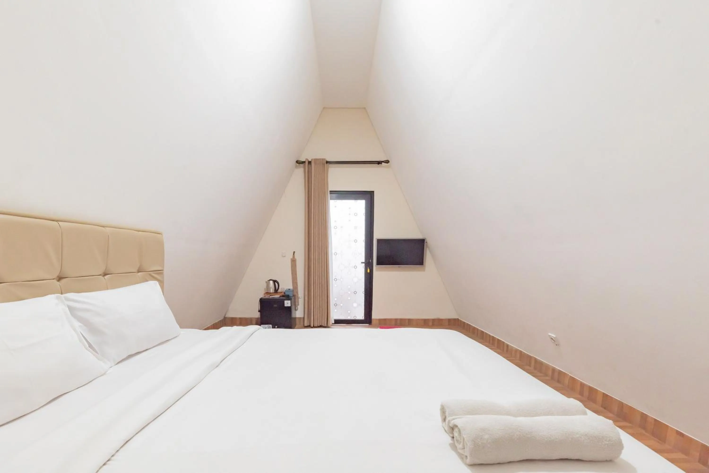 Bedroom, Bed in RedDoorz Premium @ Griya Inkoppabri Cisarua Puncak