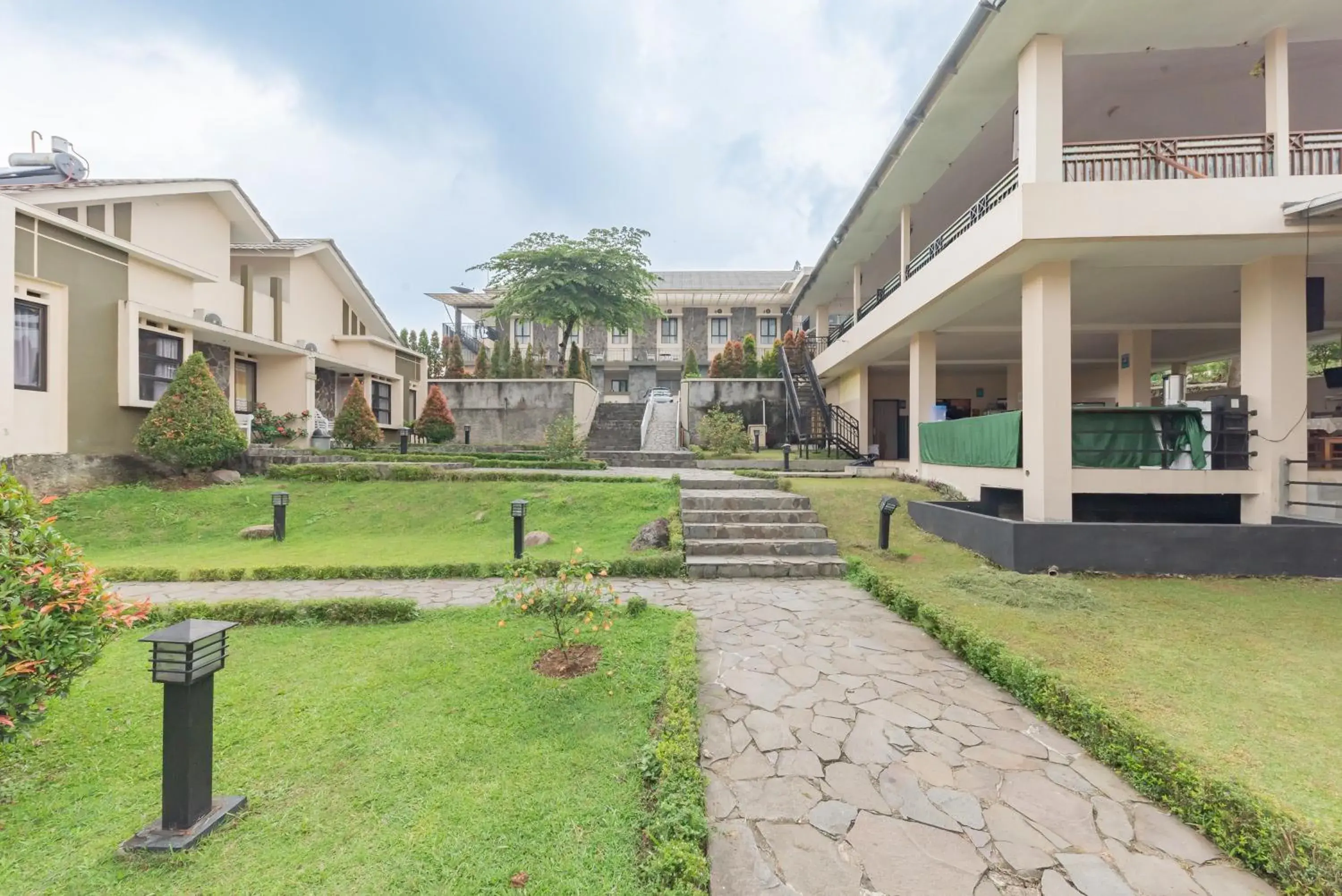 Property building in RedDoorz Premium @ Griya Inkoppabri Cisarua Puncak Property building in RedDoorz Premium @ Griya Inkoppabri Cisarua Puncak