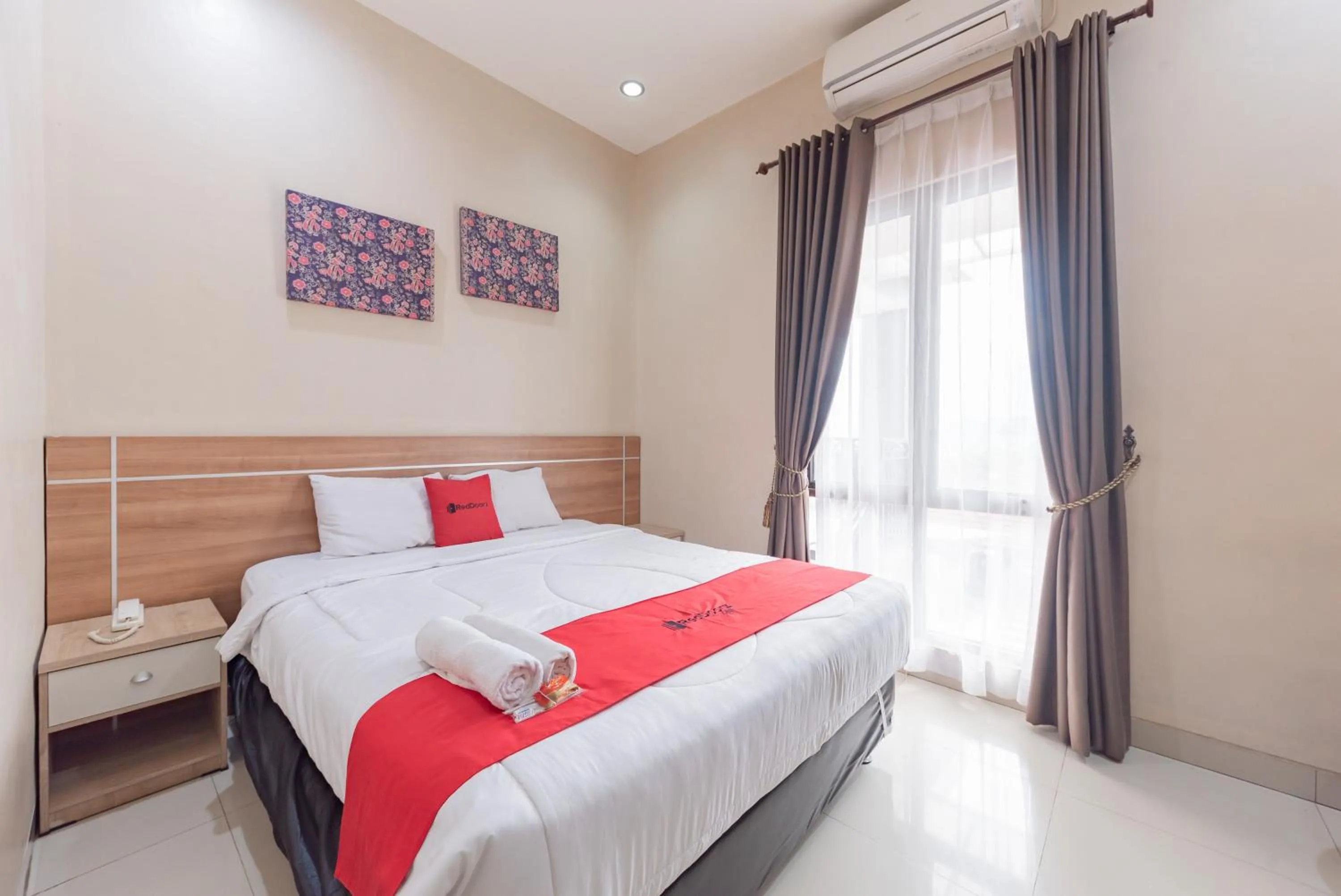 Bedroom, Bed in RedDoorz Premium @ Griya Inkoppabri Cisarua Puncak