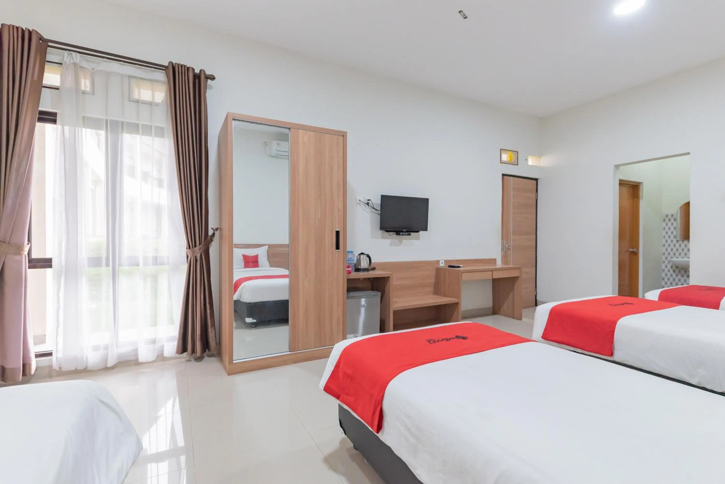 Bedroom, Bed in RedDoorz Premium @ Griya Inkoppabri Cisarua Puncak