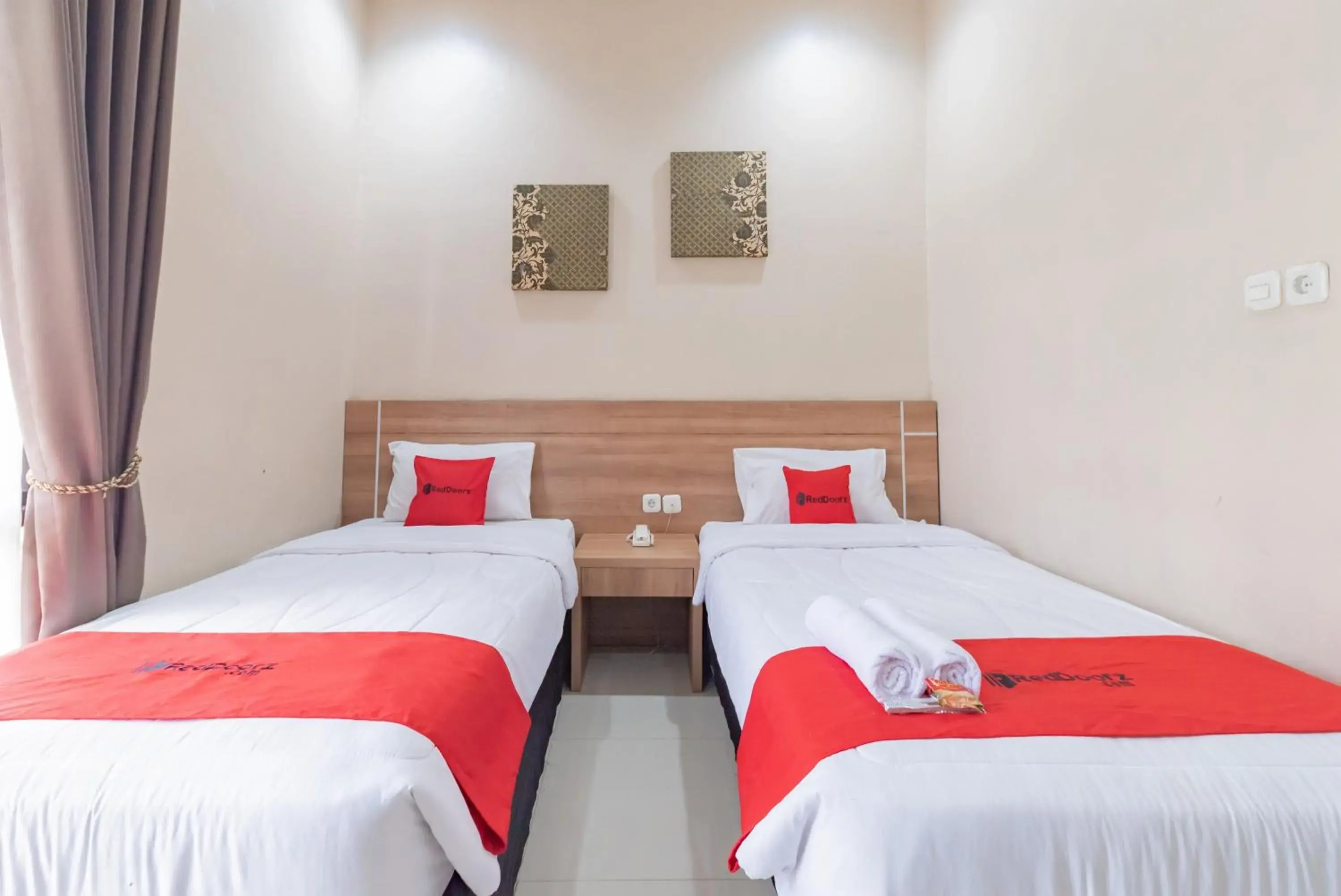 Bedroom, Bed in RedDoorz Premium @ Griya Inkoppabri Cisarua Puncak Bedroom, Bed in RedDoorz Premium @ Griya Inkoppabri Cisarua Puncak