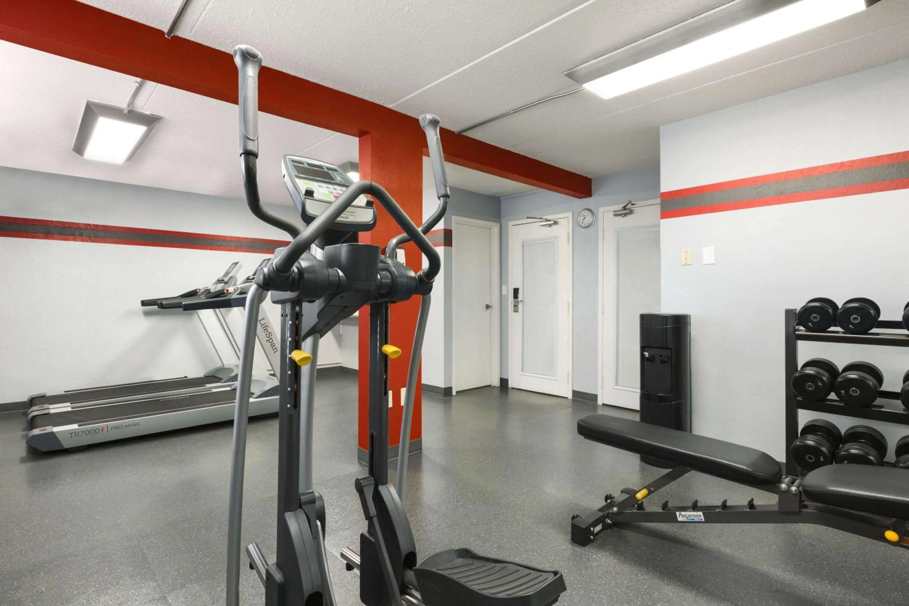 Fitness centre/facilities in Travelodge by Wyndham Edmonton West